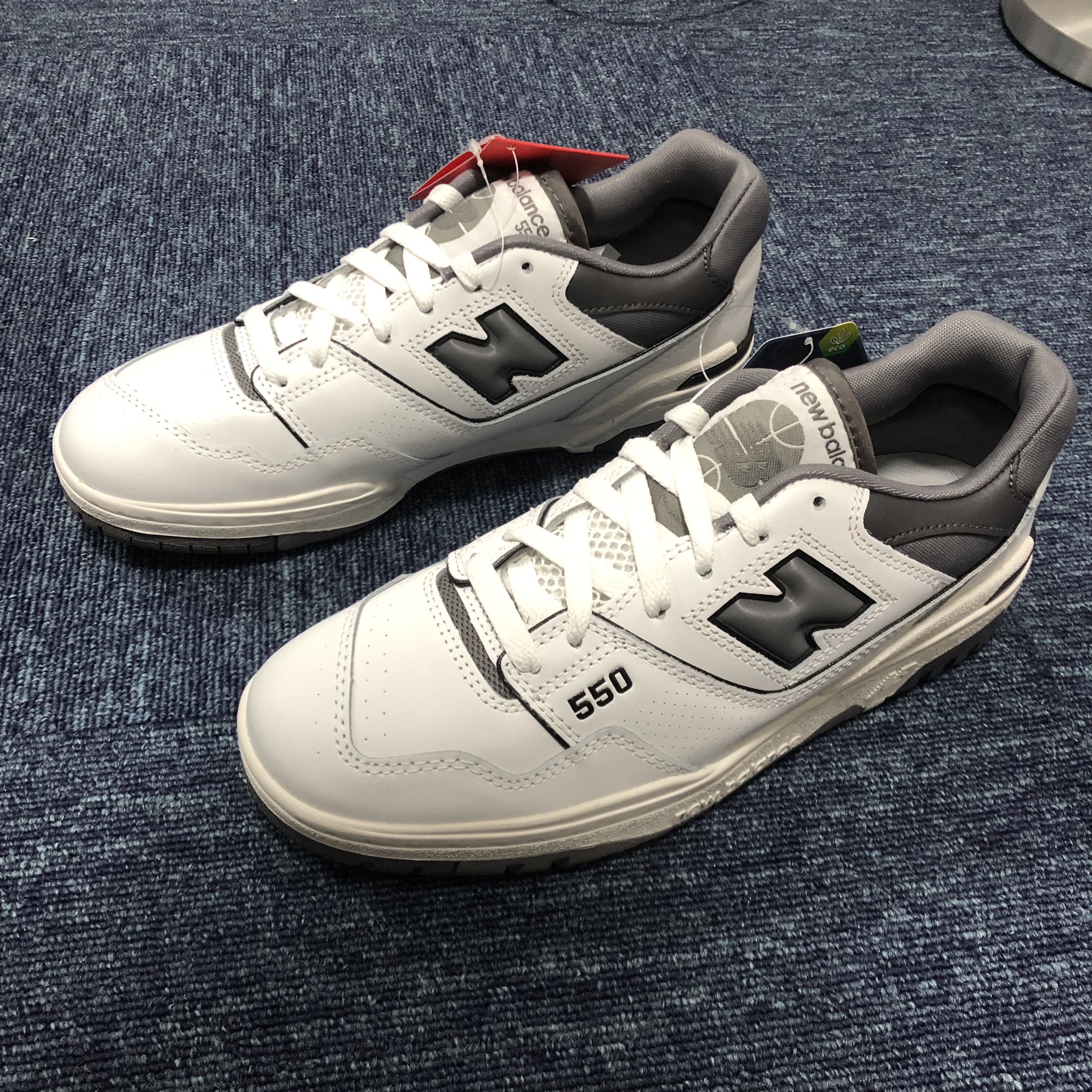 New Balance 550 White Grey Dark Grey - 2E Wide 착용 스타일