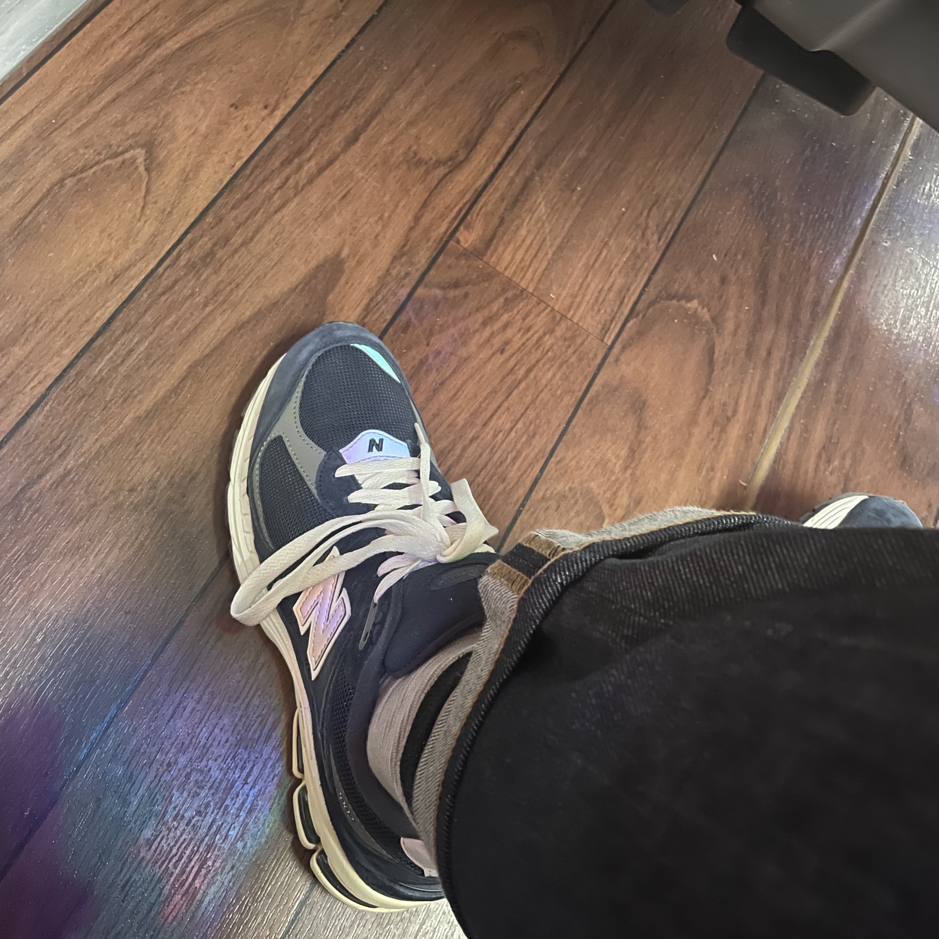 New Balance 2002R Eclipse Castlerock 착용 스타일 - 1