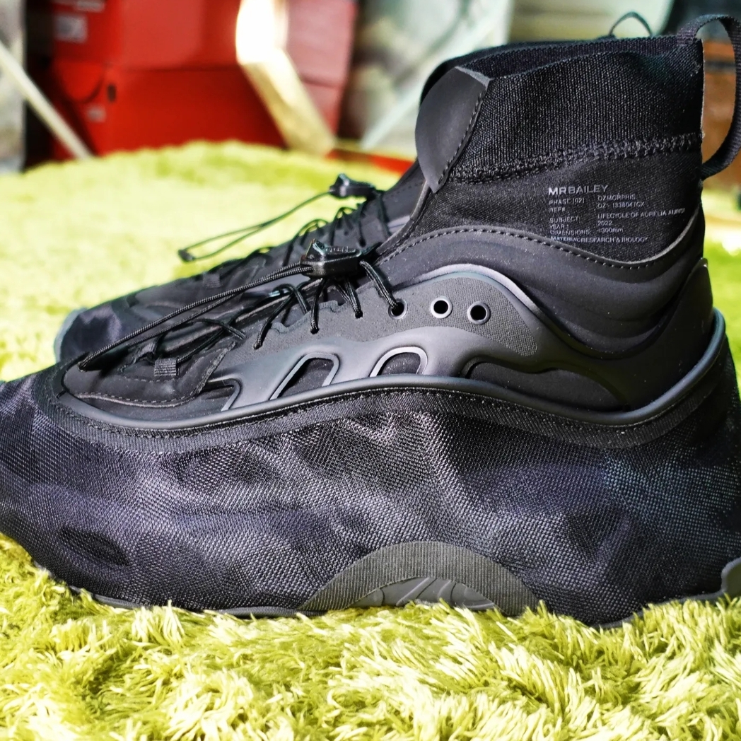 Adidas x Mr. Baeley Ozmorphis Core Black Grey Six 착용 스타일 - 3