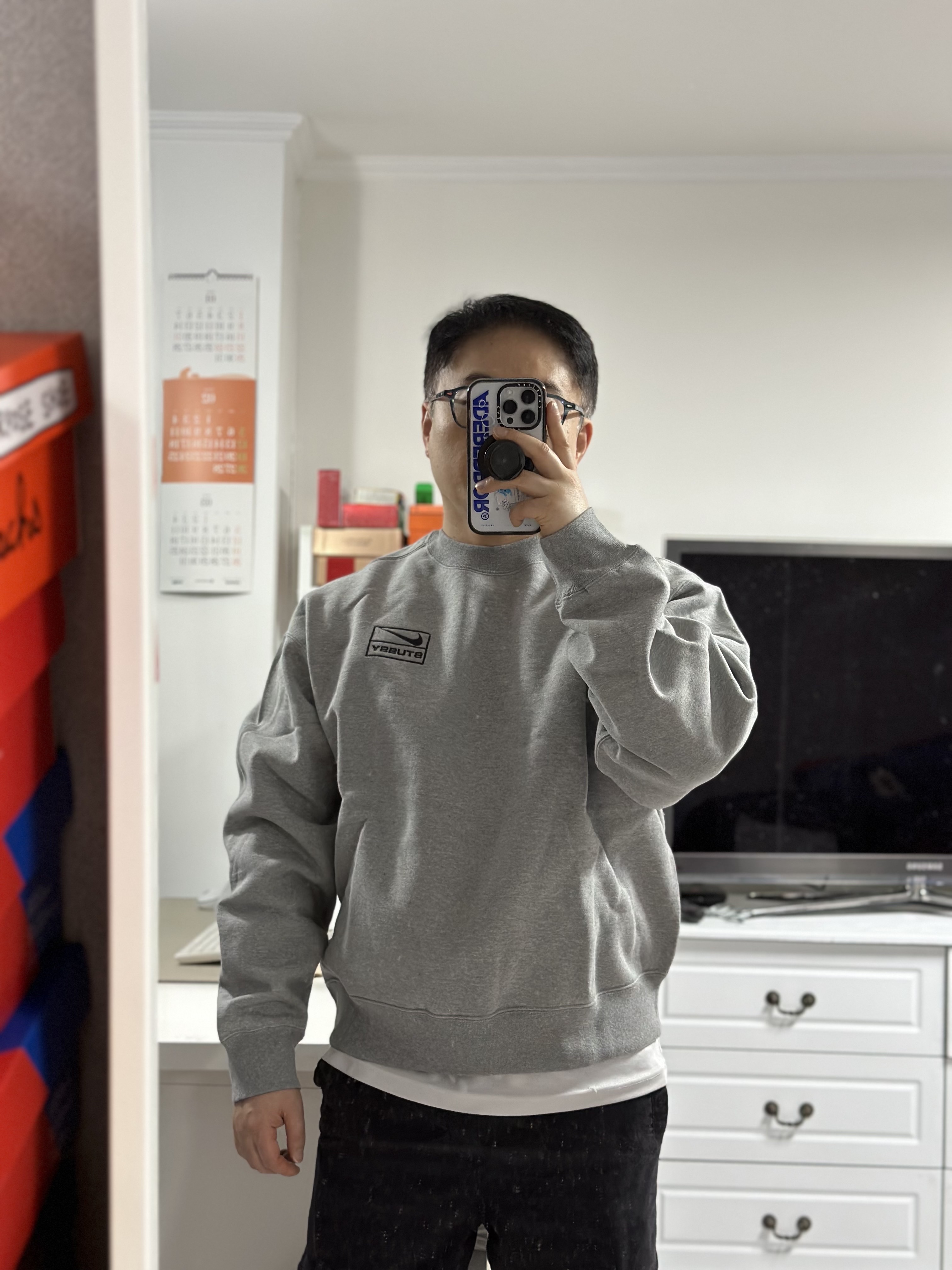 Nike x Stussy NRG Fleece Crewneck Dark Grey Heather (DO9337-063) 착용 스타일