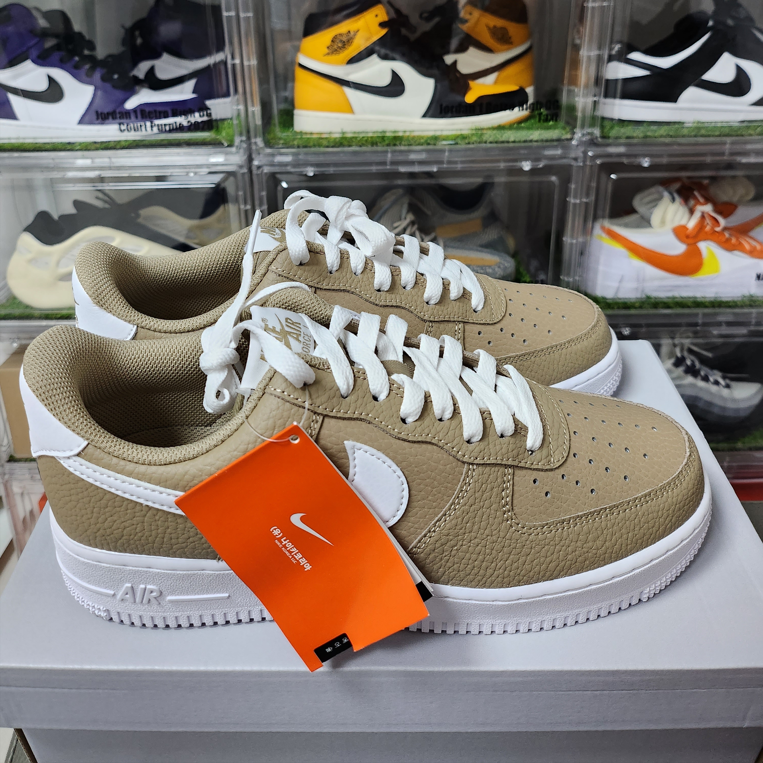 Nike Air Force 1 '07 Khaki White 착용 스타일 - 1