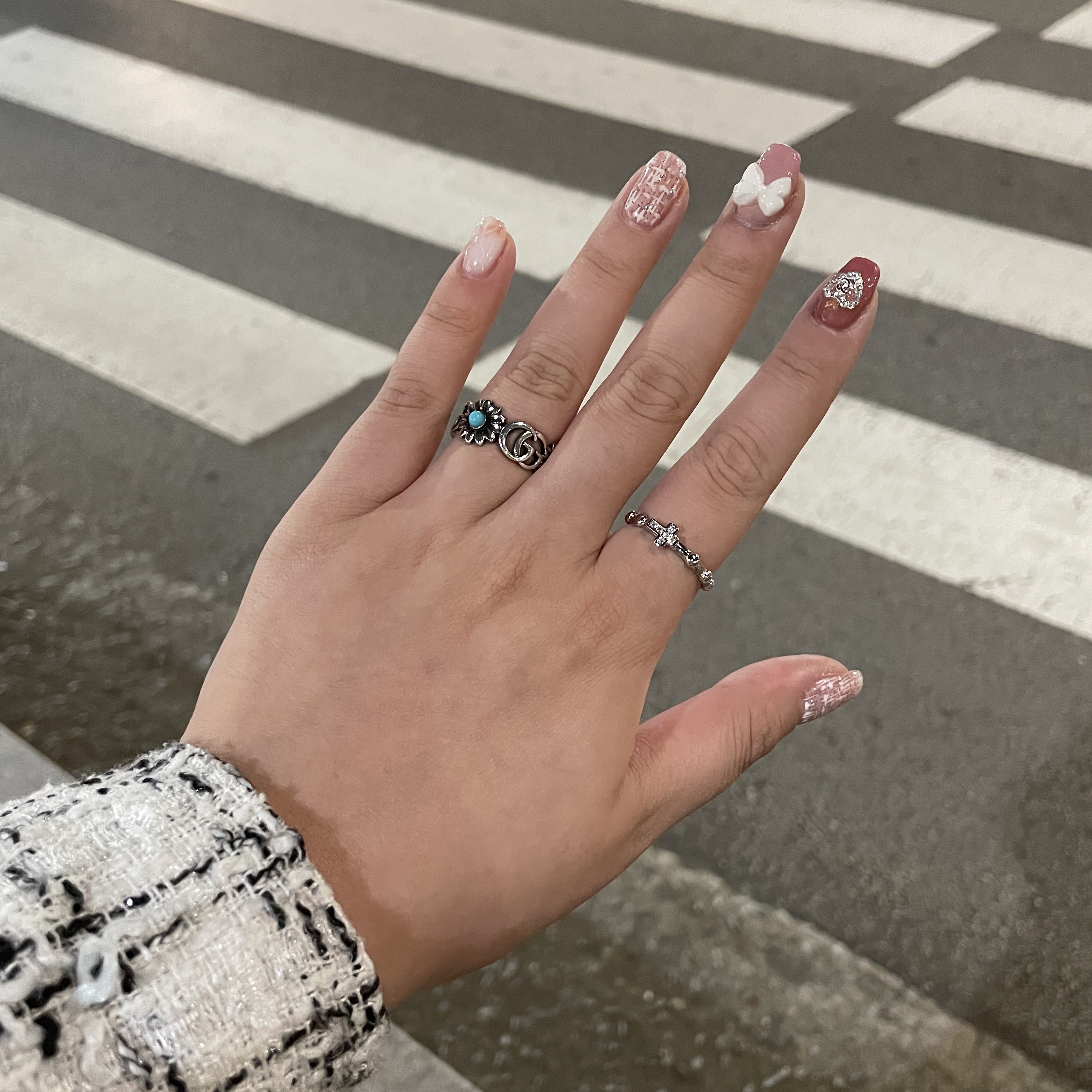 Gucci Double G Mother of Pearl Ring Silver 착용 스타일