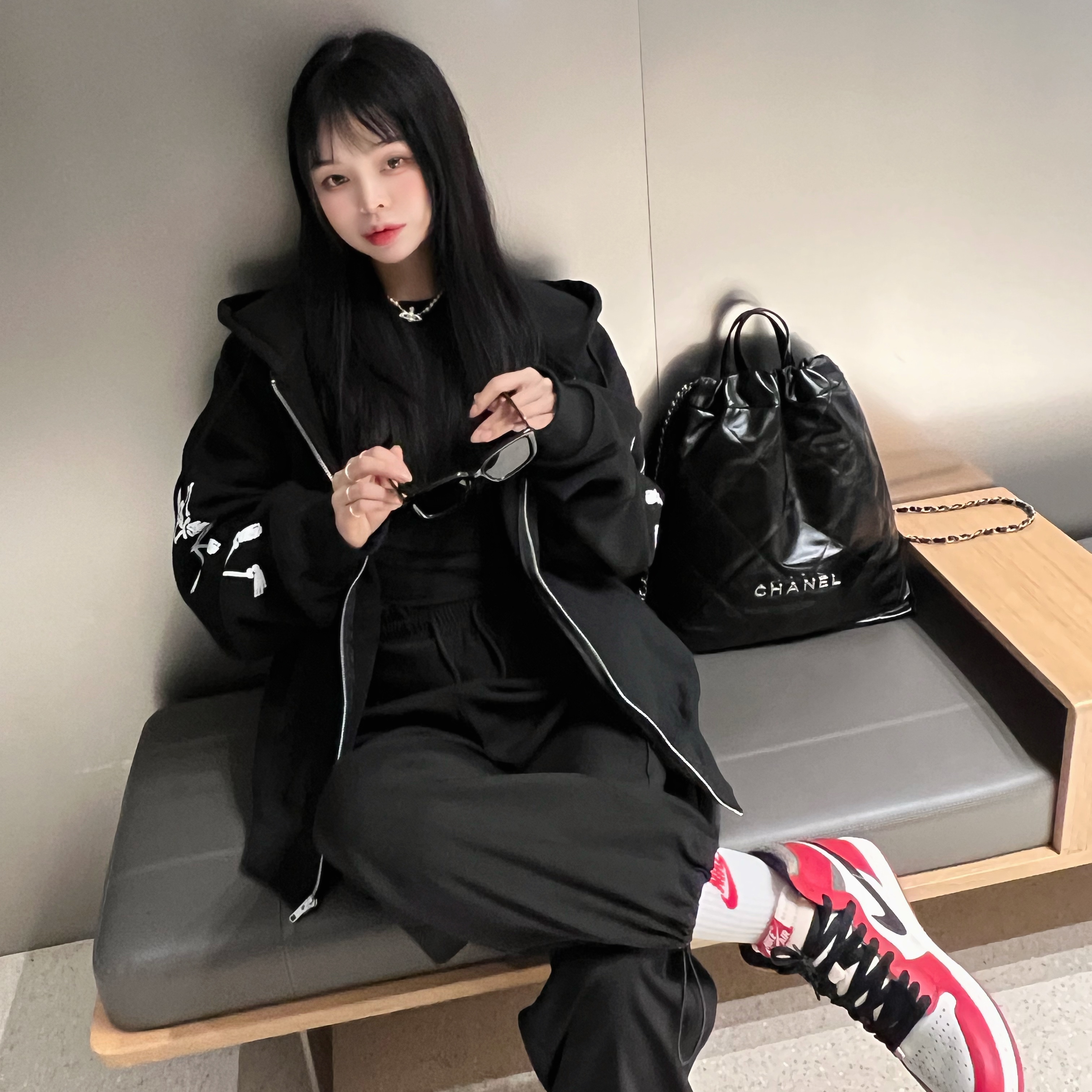 Jordan 1 Retro High OG Chicago 2022, Chanel 22 Backpack Calfskin & Silver Black 착용 스타일