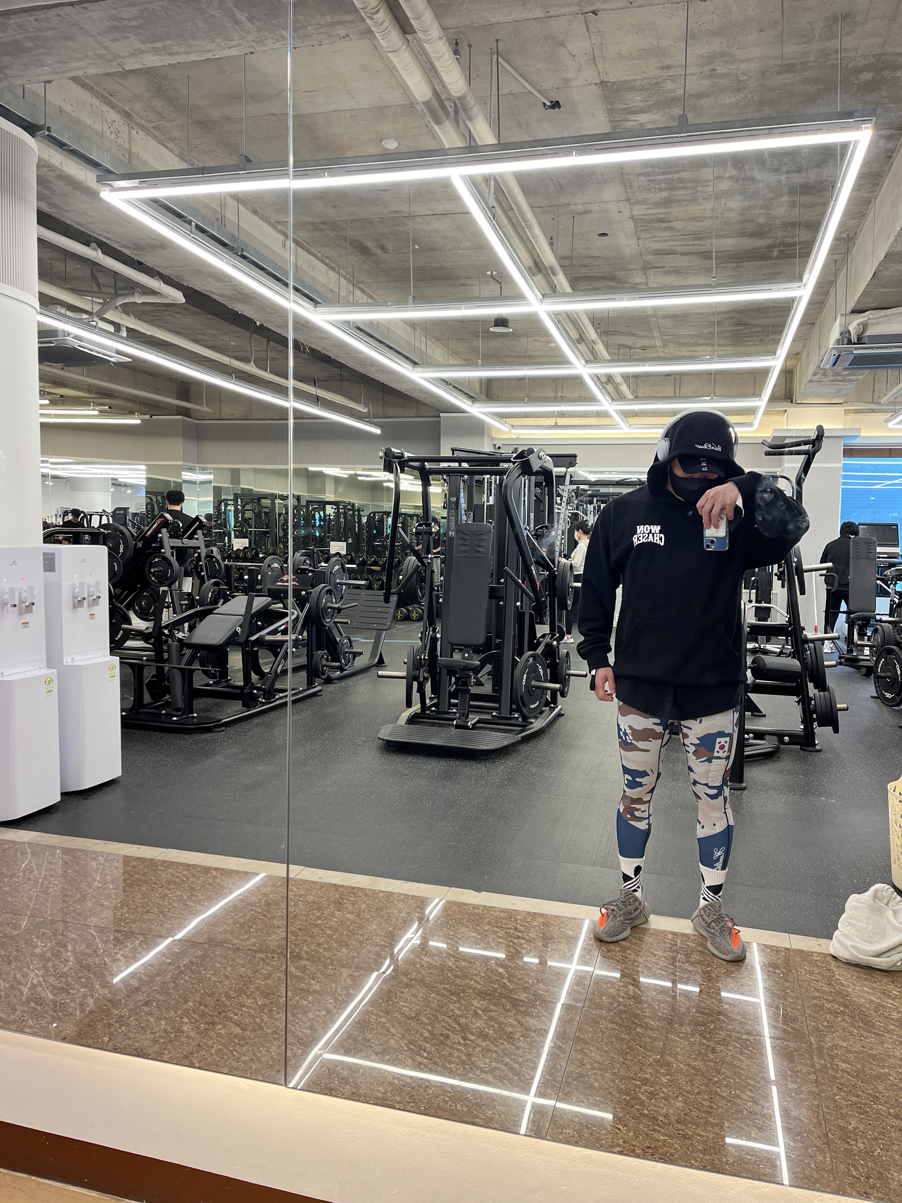 Won Chaser Chaser Hoodie Black, Adidas Yeezy Boost 350 V2 Beluga - Reflective 착용 스타일 - 1