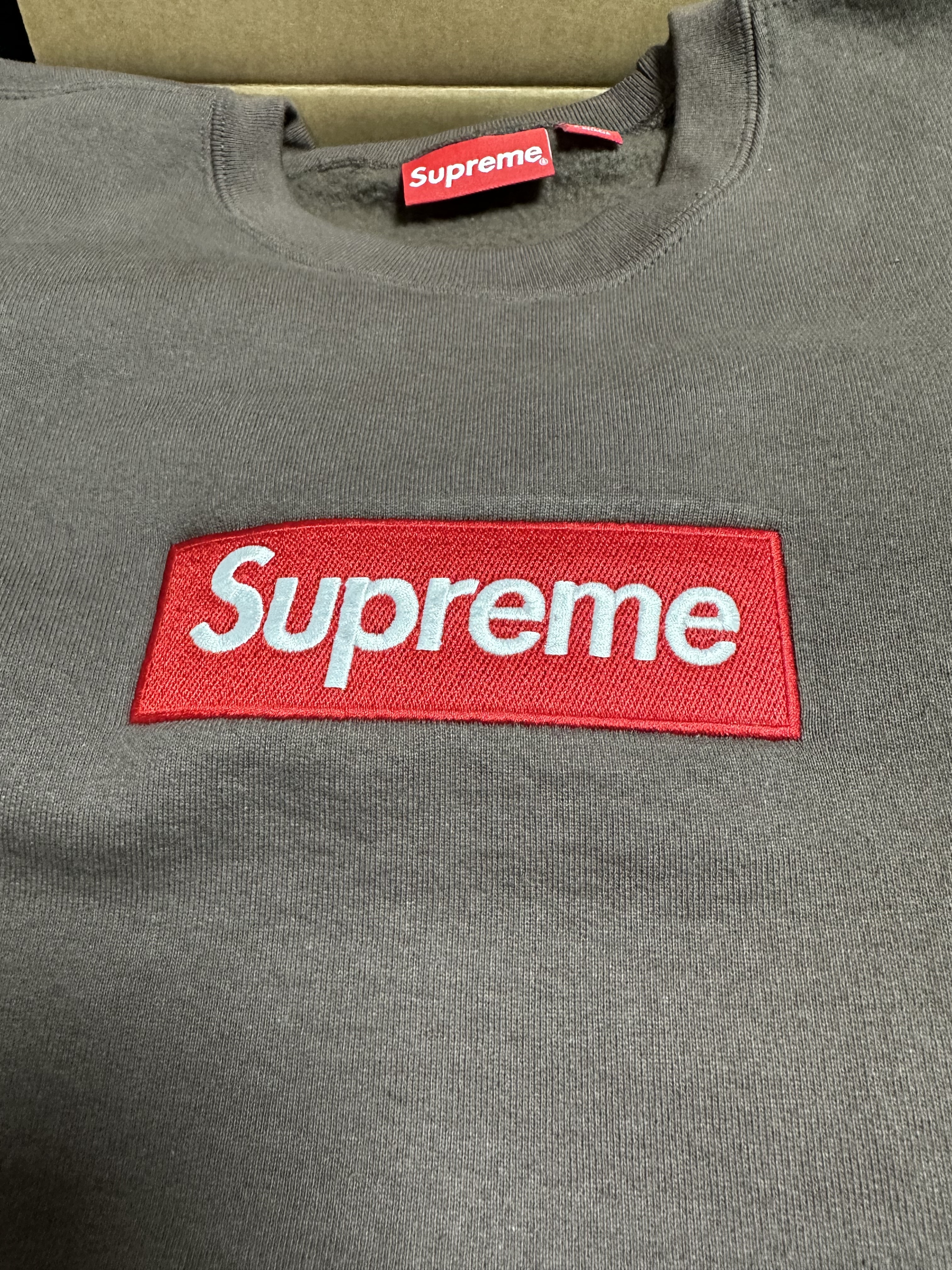 Supreme Box Logo Crewneck Brown - 22FW 착용 스타일