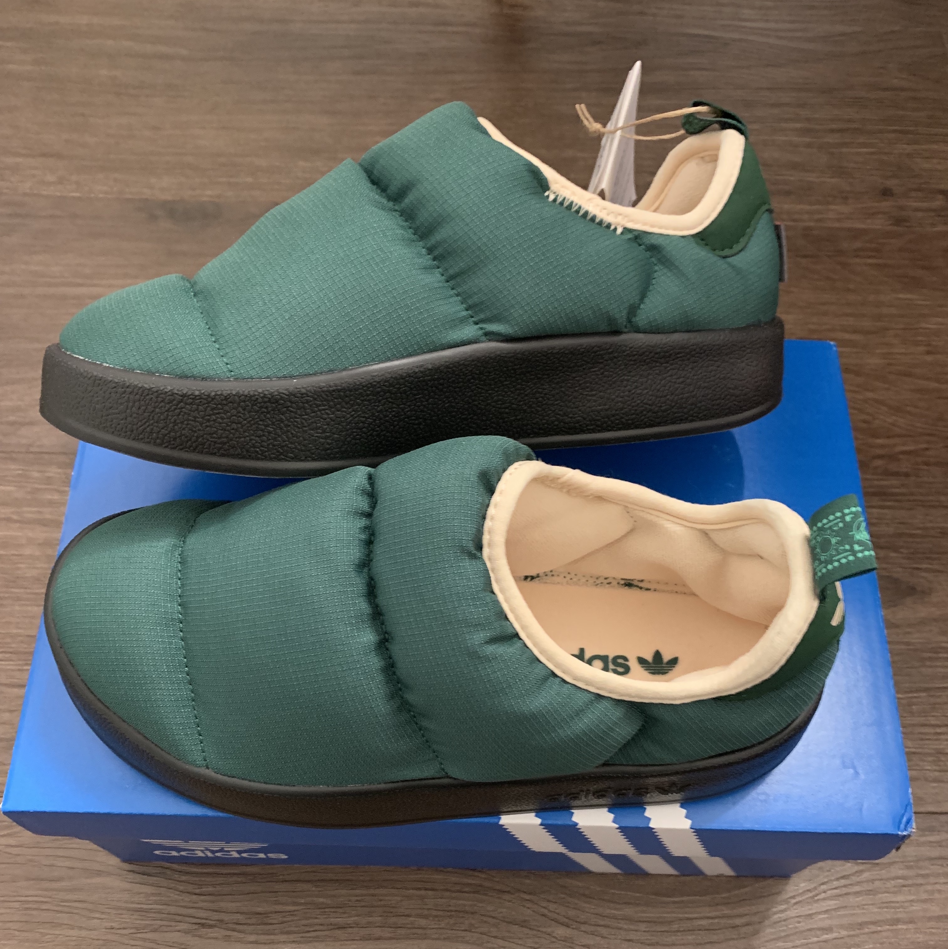 Adidas Puffylette Dark Green 착용 스타일
