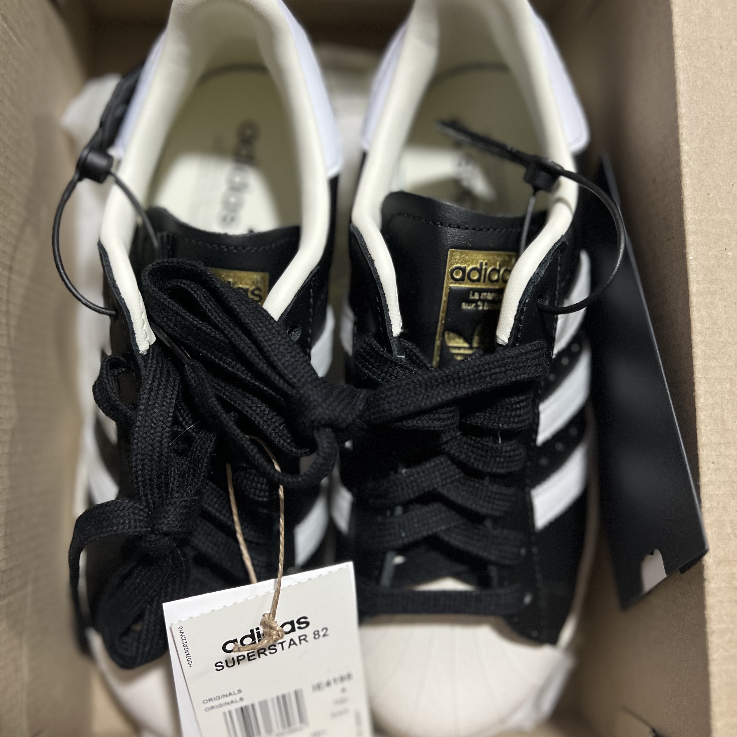 Adidas Superstar 82 FI Core Black 착용 스타일