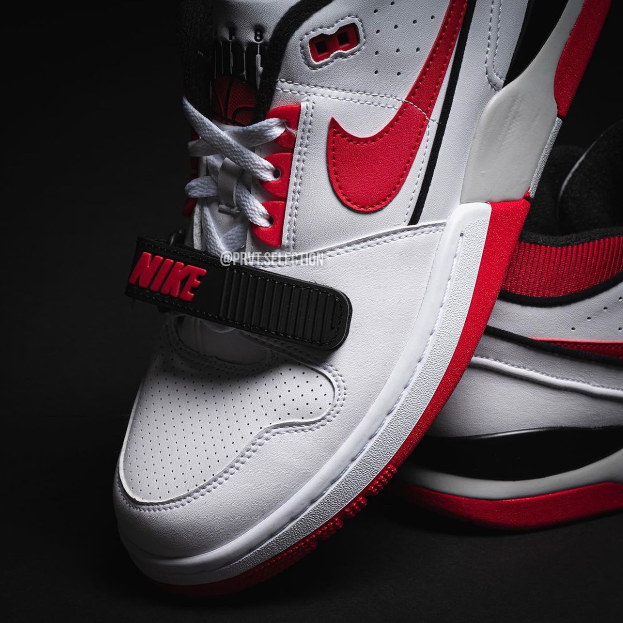 Nike Air Force 1 Low Retro Color of the Month University Red, Nike Air Force 1 Low White Red Midsole 착용 스타일 - 5
