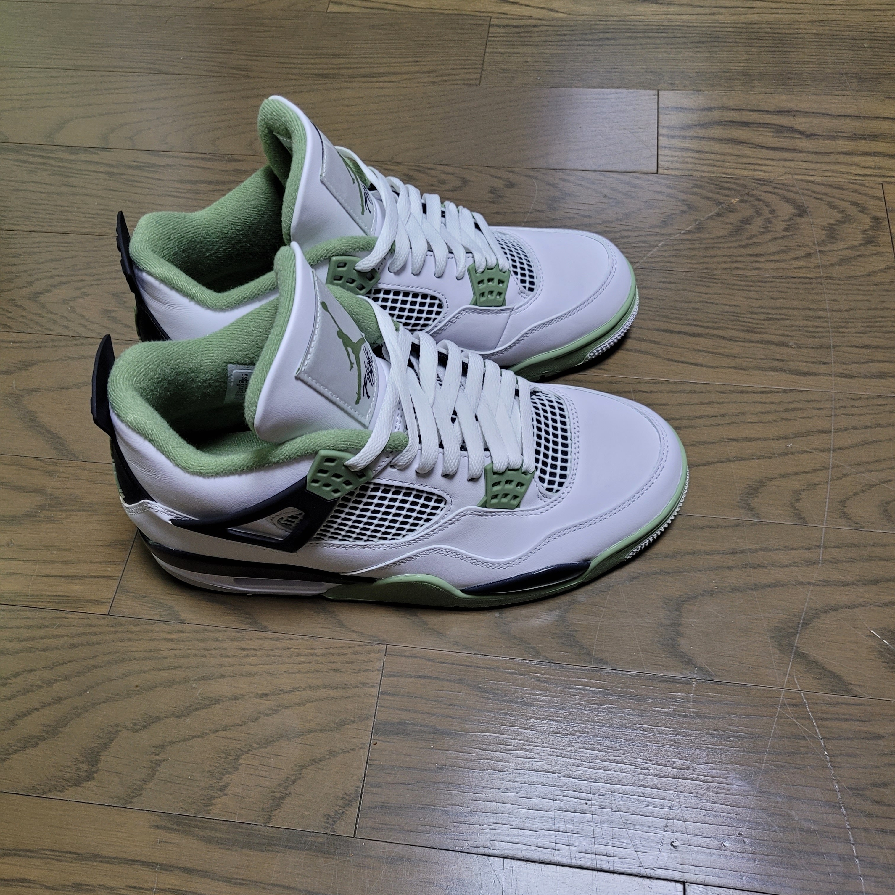 (W) Jordan 4 Retro Oil Green 착용 스타일 - 1