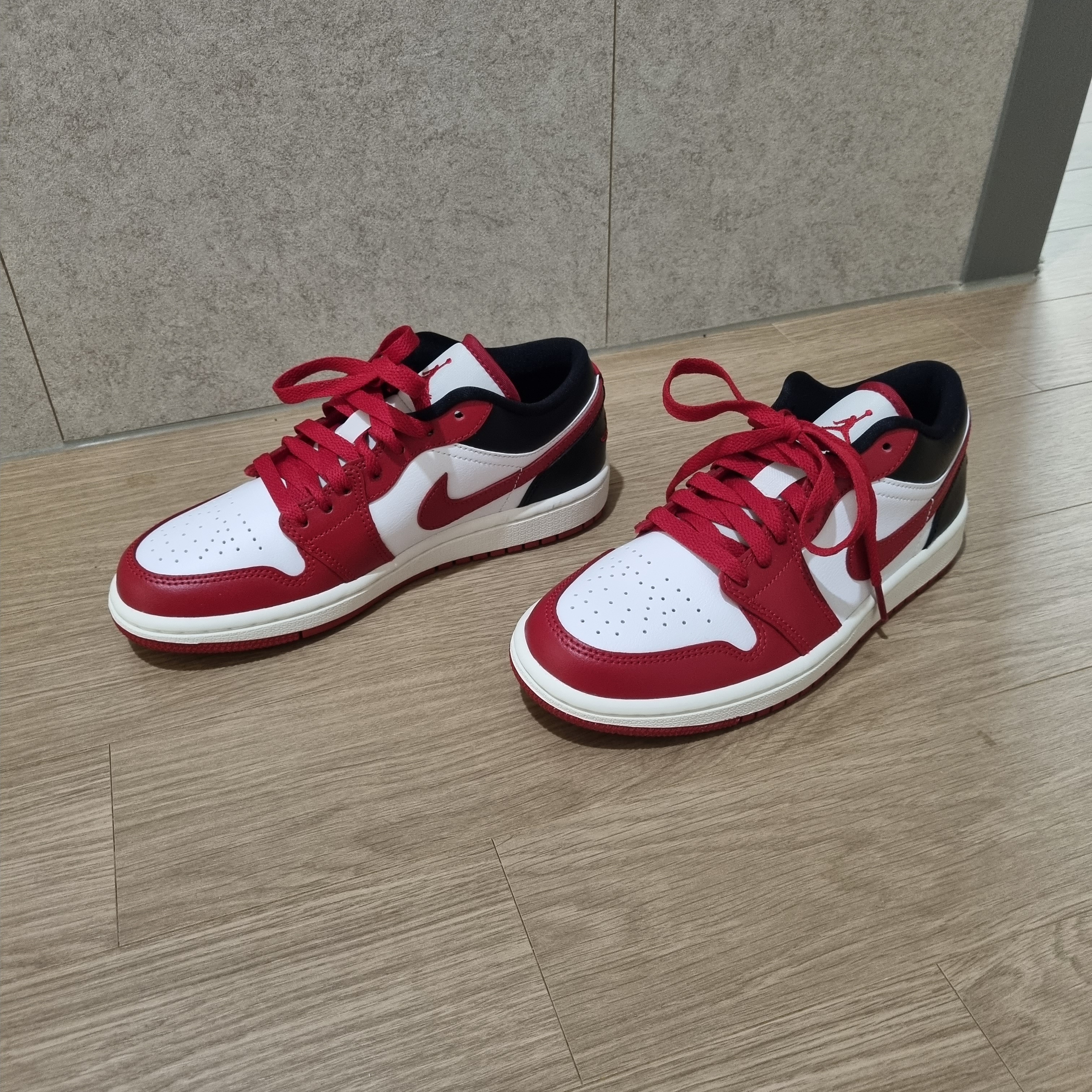 (W) Jordan 1 Low White Gym Red 착용 스타일