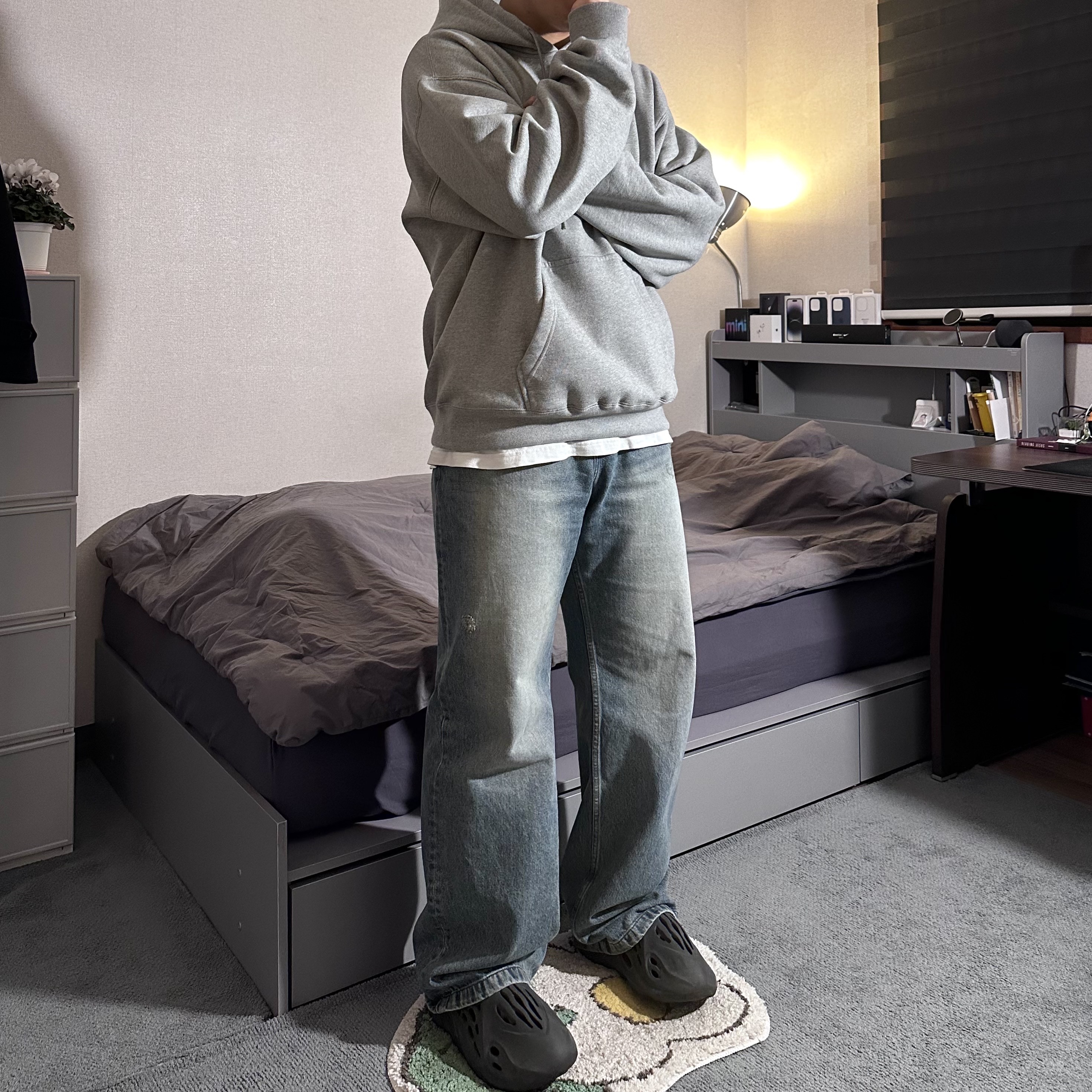 Nike x Stussy NRG RA Pullover Hoodie Dark Grey Heather (DJ9488-063), Adidas Yeezy Foam RNNR Onyx 착용 스타일 - 2