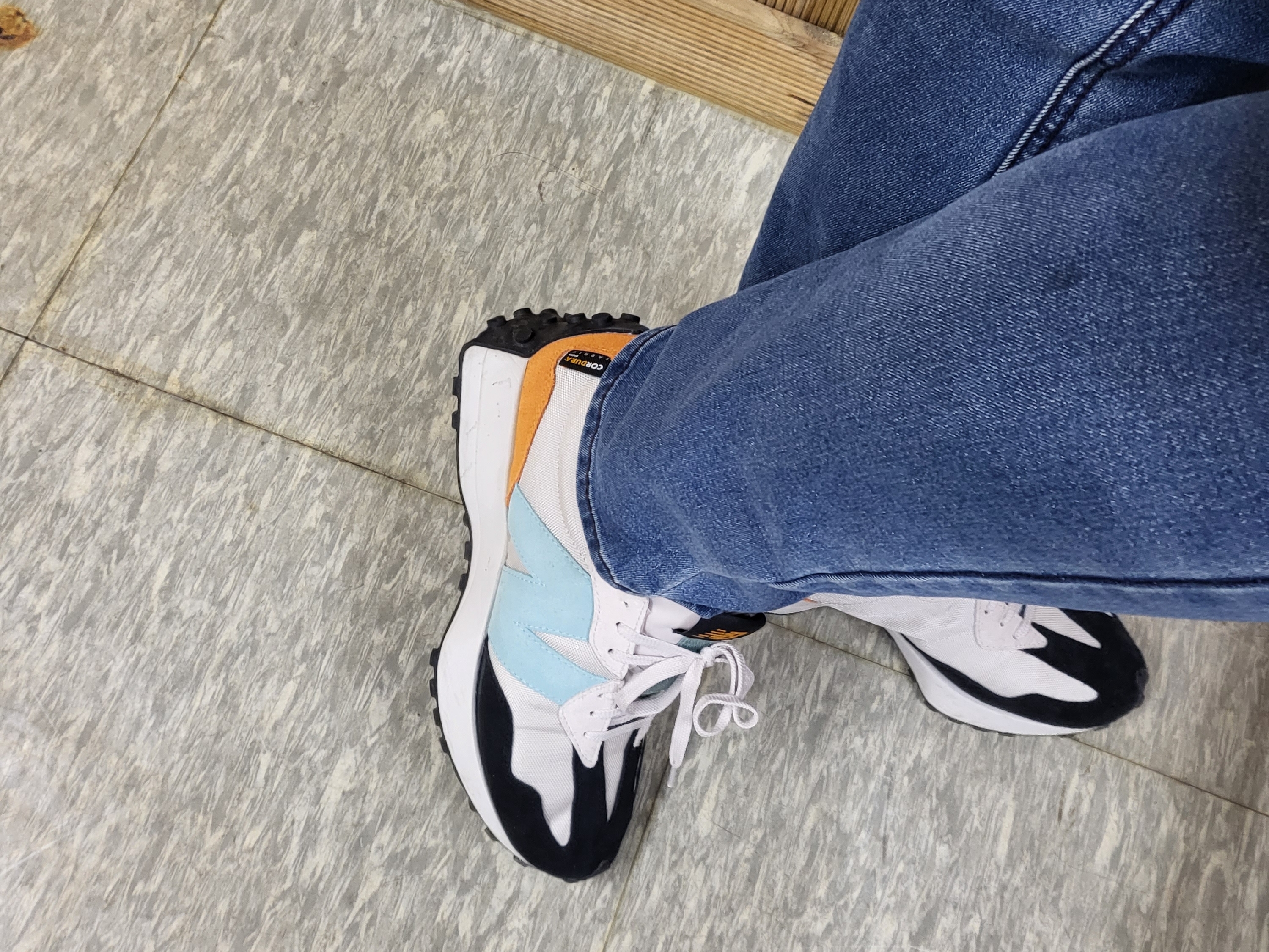 New Balance 327 Moonbeam Blue 착용 스타일 - 1