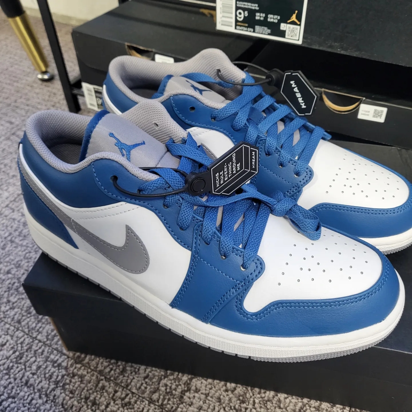 Jordan 1 Low True Blue Cement Grey 착용 스타일 - 1