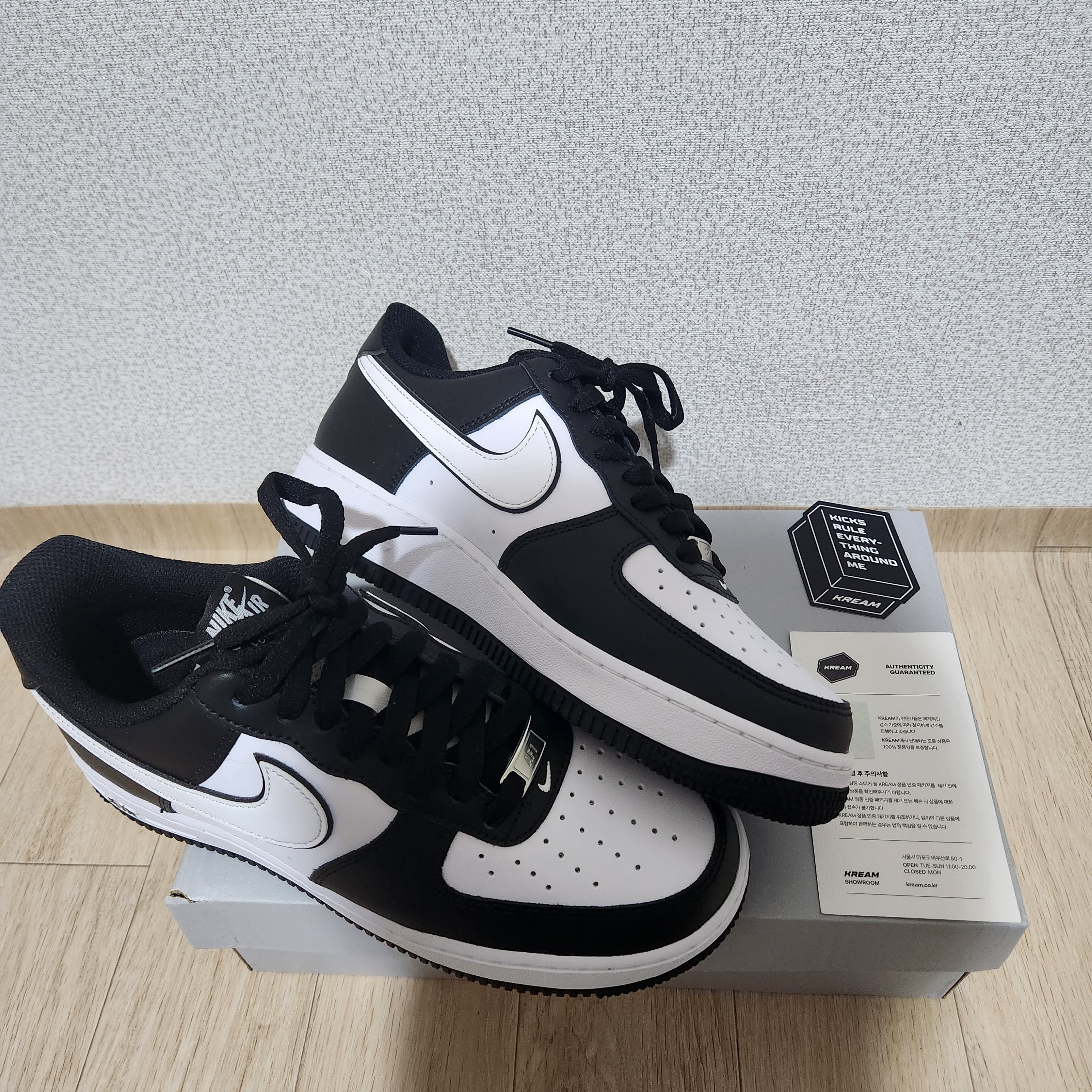 Nike Air Force 1 '07 Black White 착용 스타일