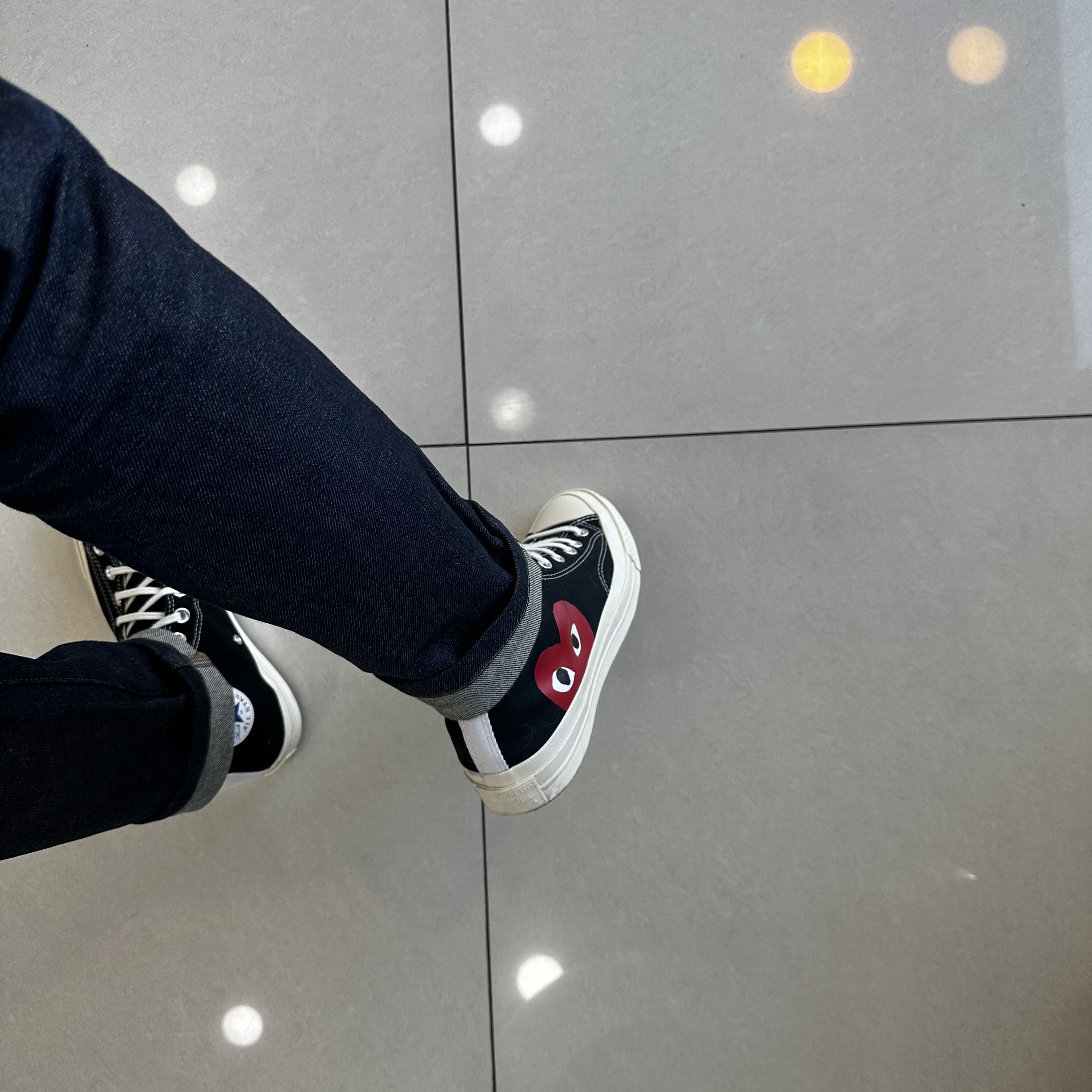 Converse x Play Comme des Garcons Chuck 70 Hi Black 착용 스타일 - 1