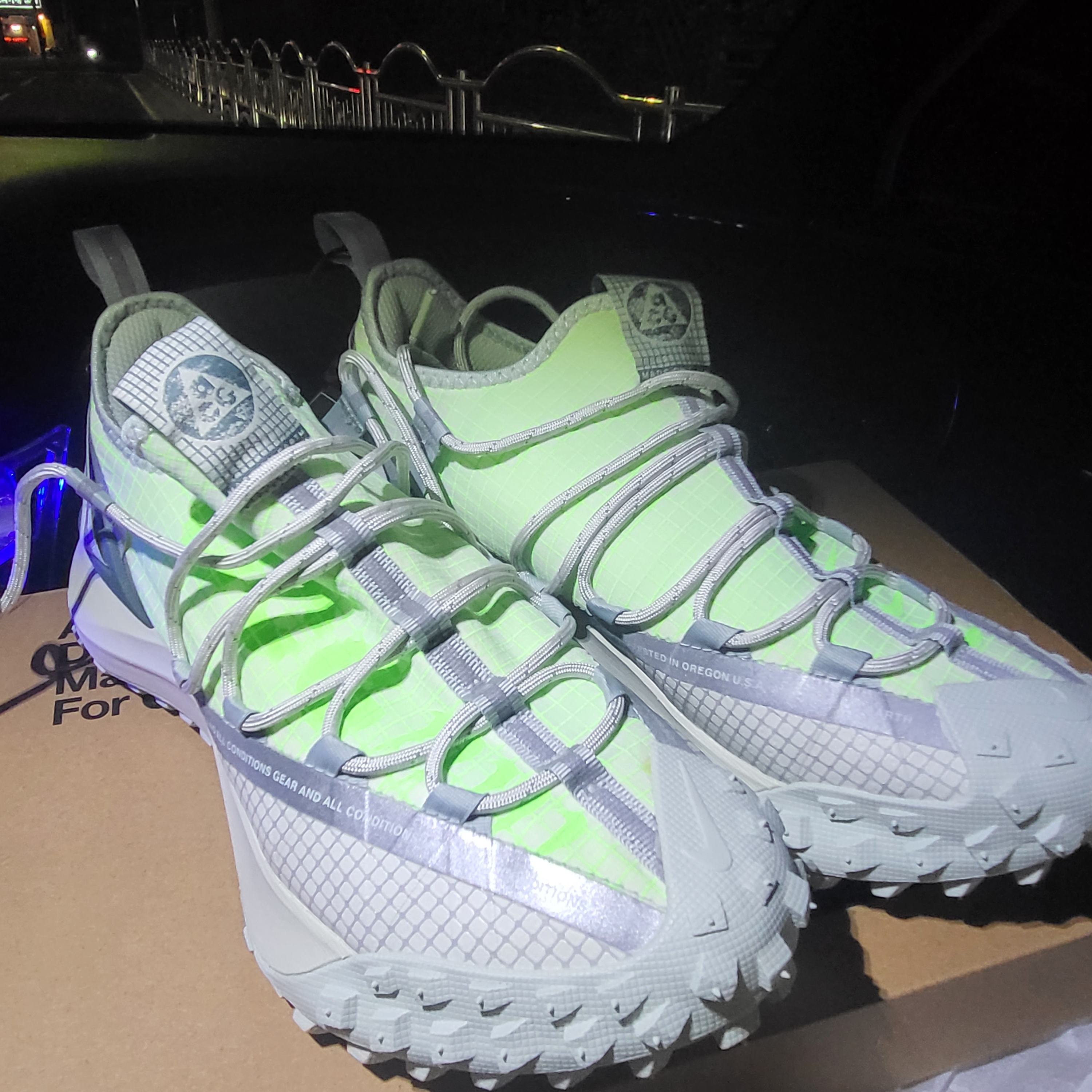 Nike ACG Mountain Fly Low Sea Glass 착용 스타일 - 2