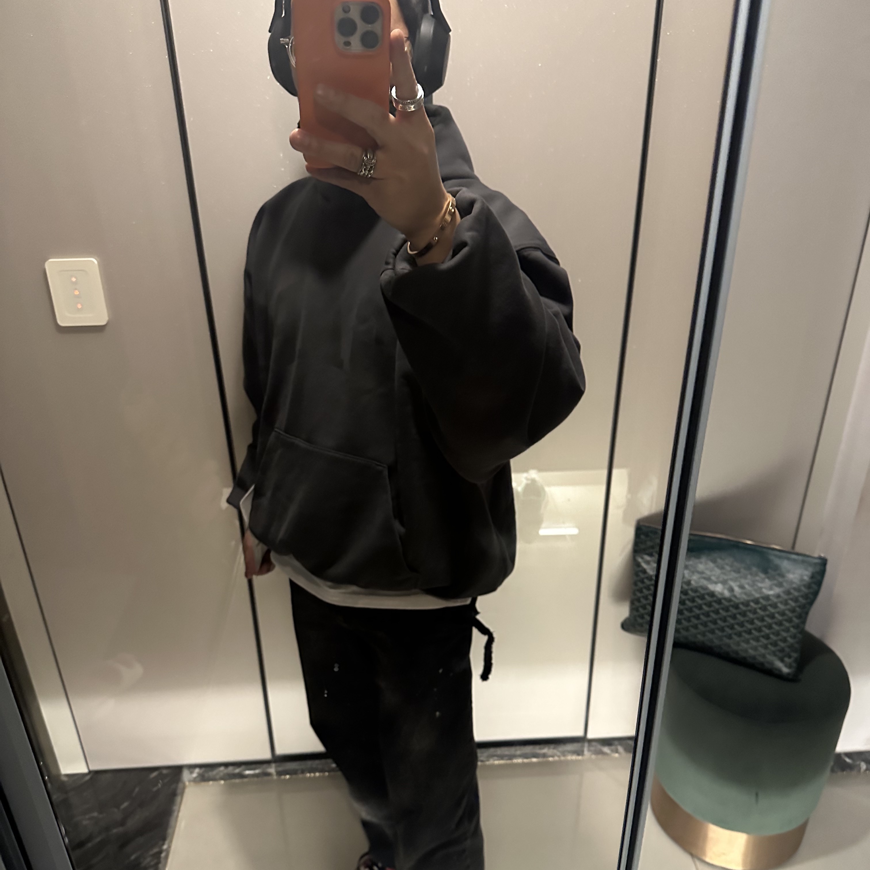 Yeezy Gap Engineered By Balenciaga Dove Hoodie Black, Sony WH-1000XM5 Black (Korean Ver.) 착용 스타일