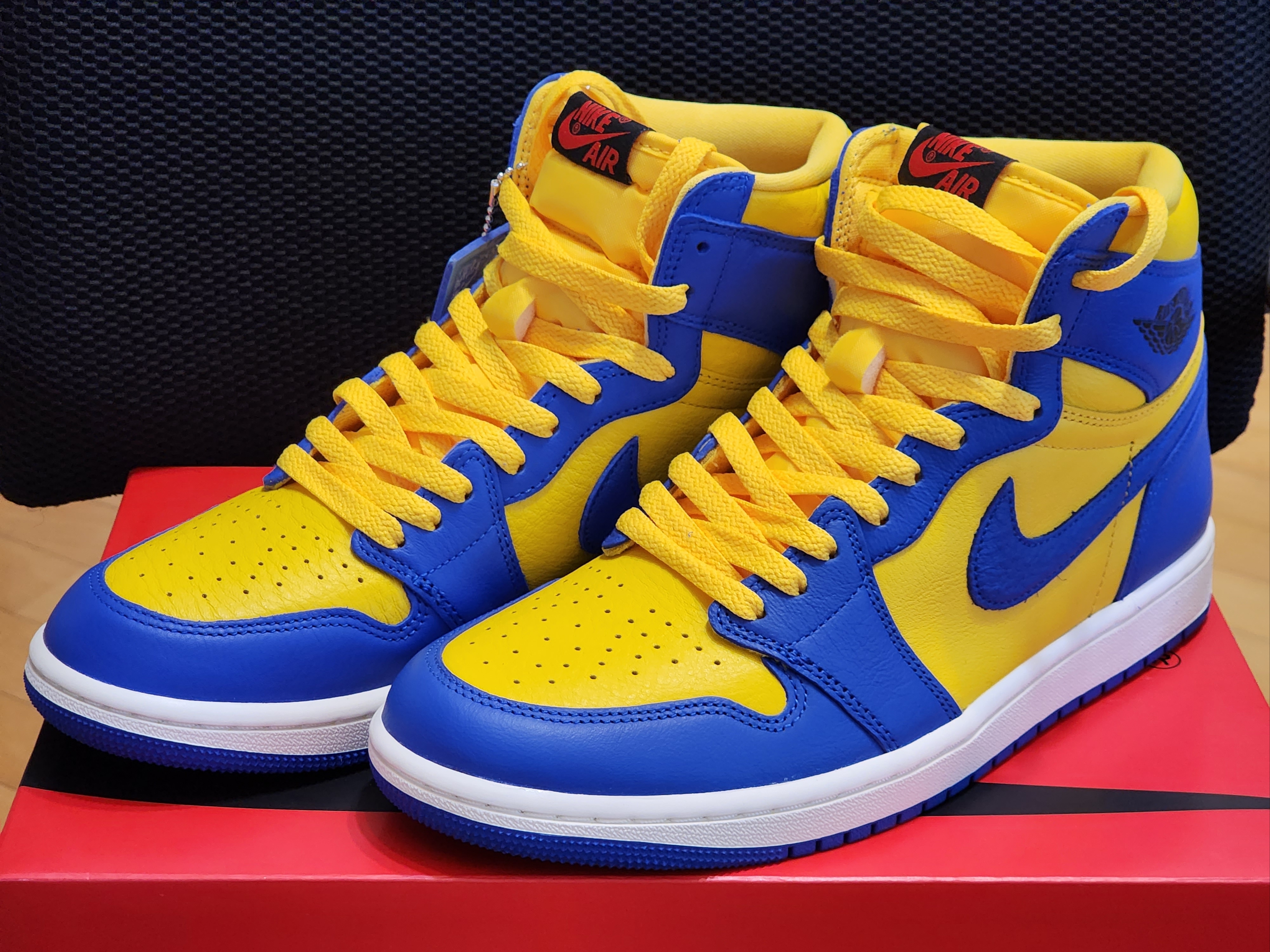 (W) Jordan 1 Retro High OG Game Royal and Varsity Maize 착용 스타일 - 1