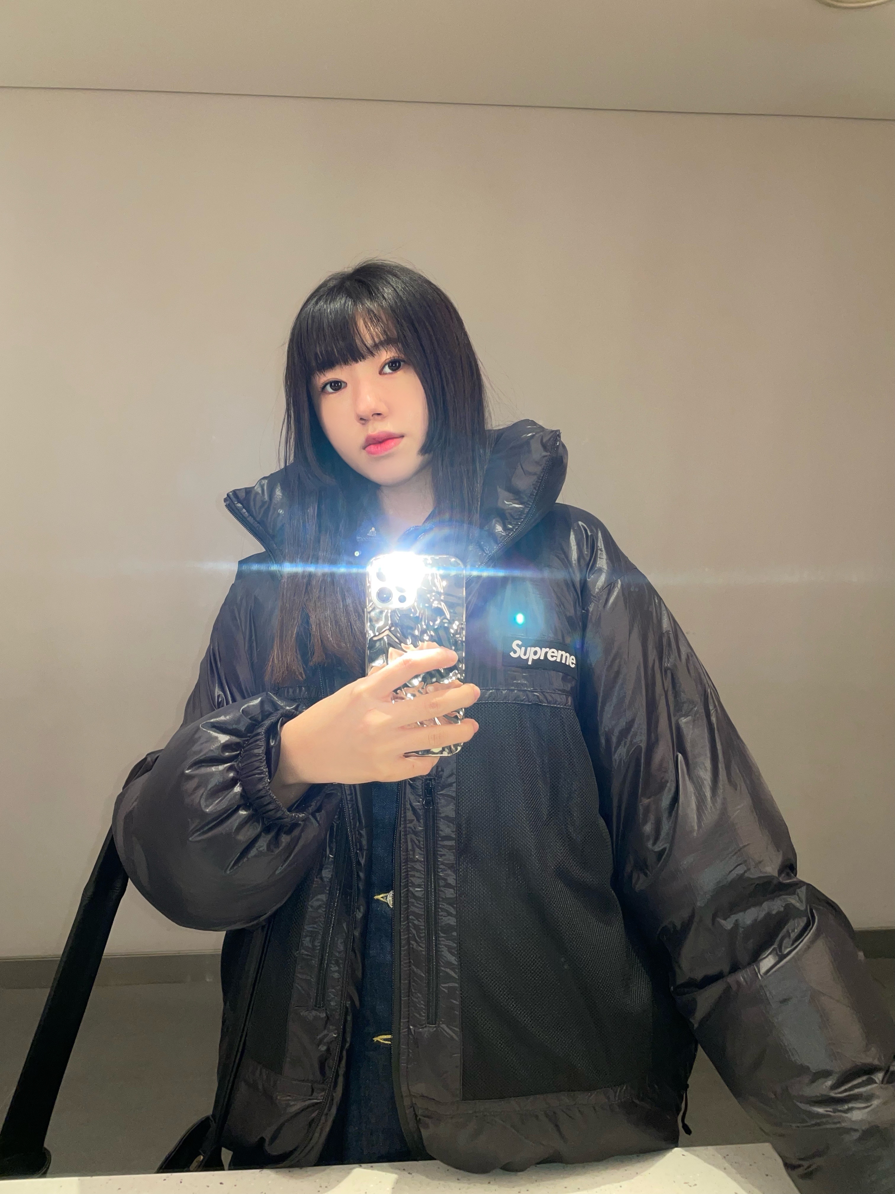 Supreme Reversible Featherweight Down Puffer Jacket Black - 22FW 착용 스타일