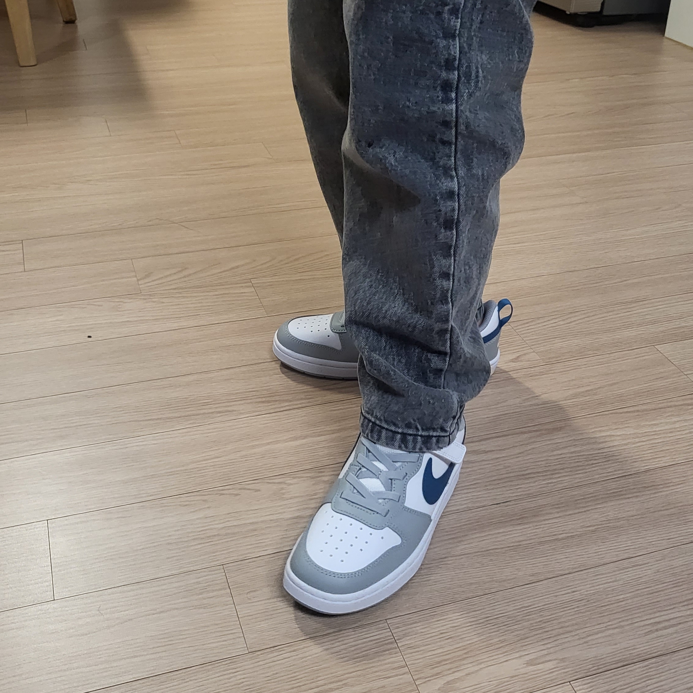 (PS) Nike Court Borough Low 2 Light Smoke Grey 착용 스타일 - 4
