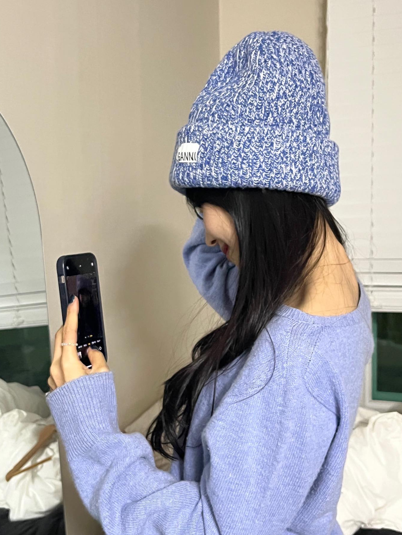 Ganni Wool Beanie Nautical Blue, Ganni Wool Beanie Black Melange 착용 스타일