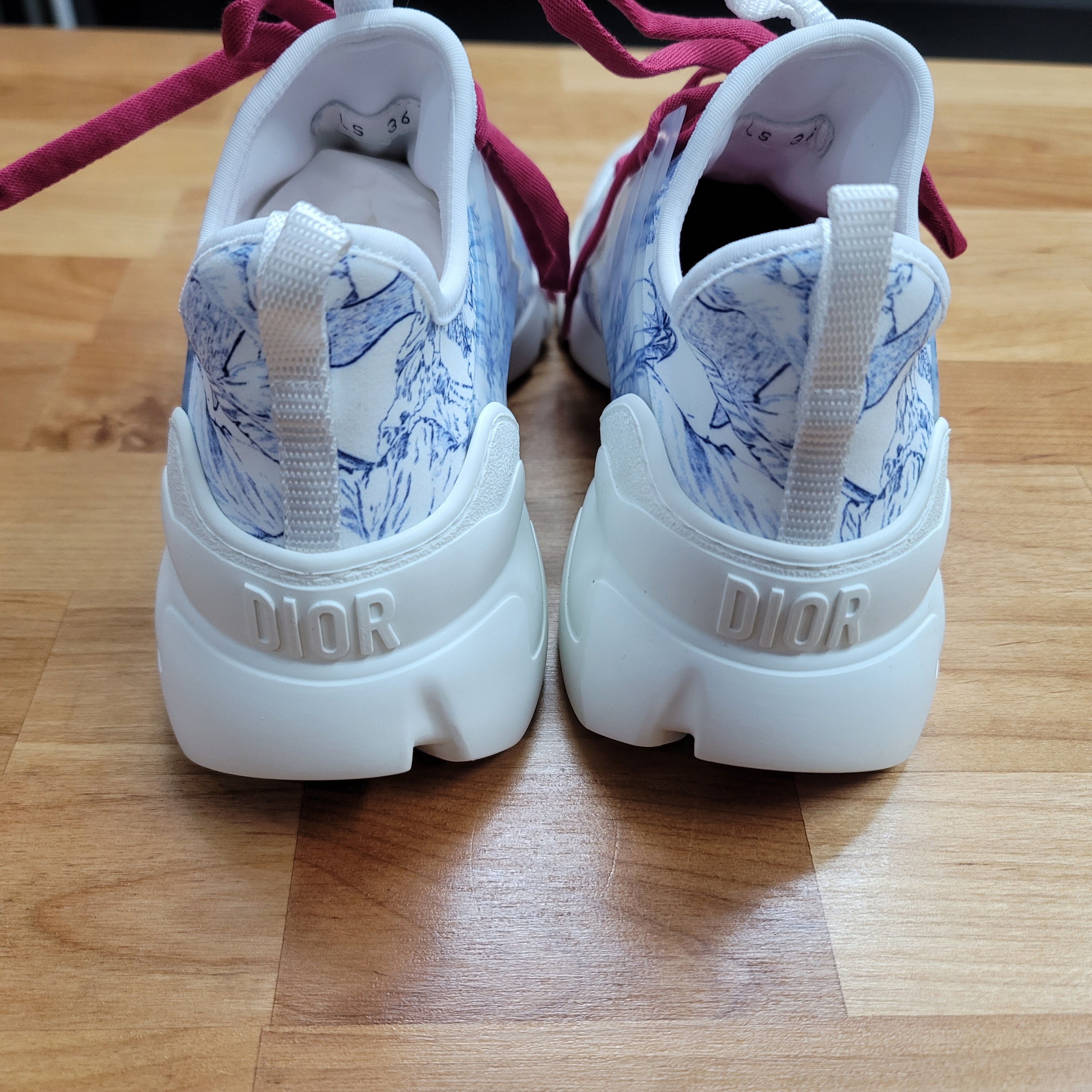 (W) Dior D-Connect Dior Around The World Blue 착용 스타일 - 4