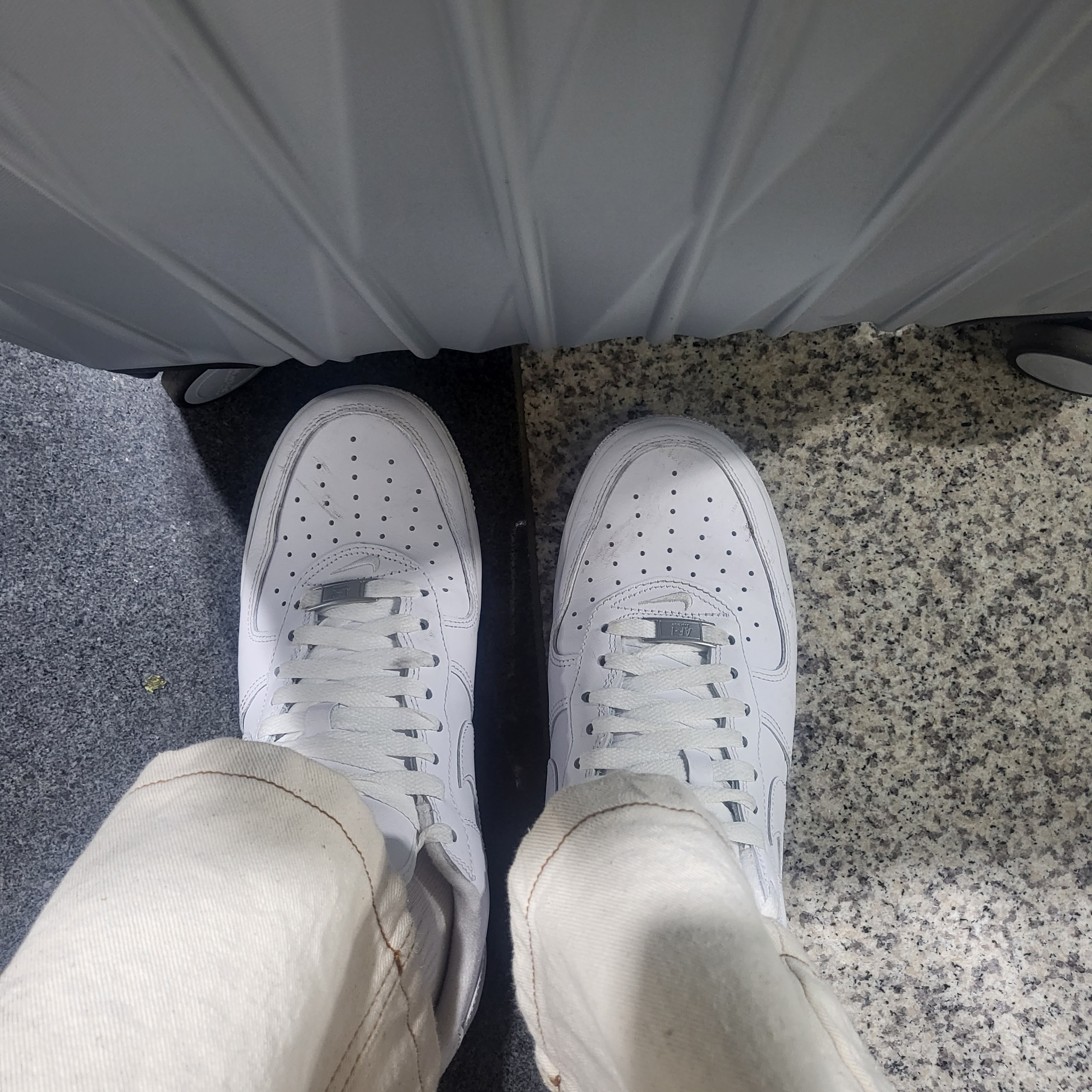 Nike x Supreme Air Force 1 Low White 착용 스타일