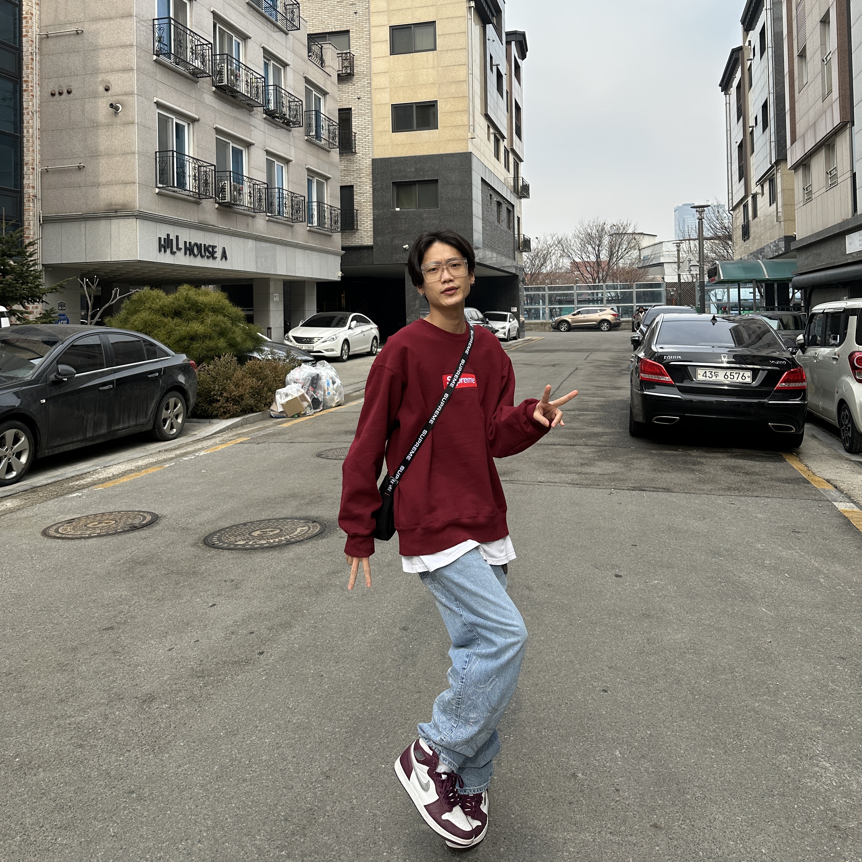 Supreme Box Logo Crewneck Cardinal - 22FW, Jordan 1 Retro High OG Bordeaux 착용 스타일