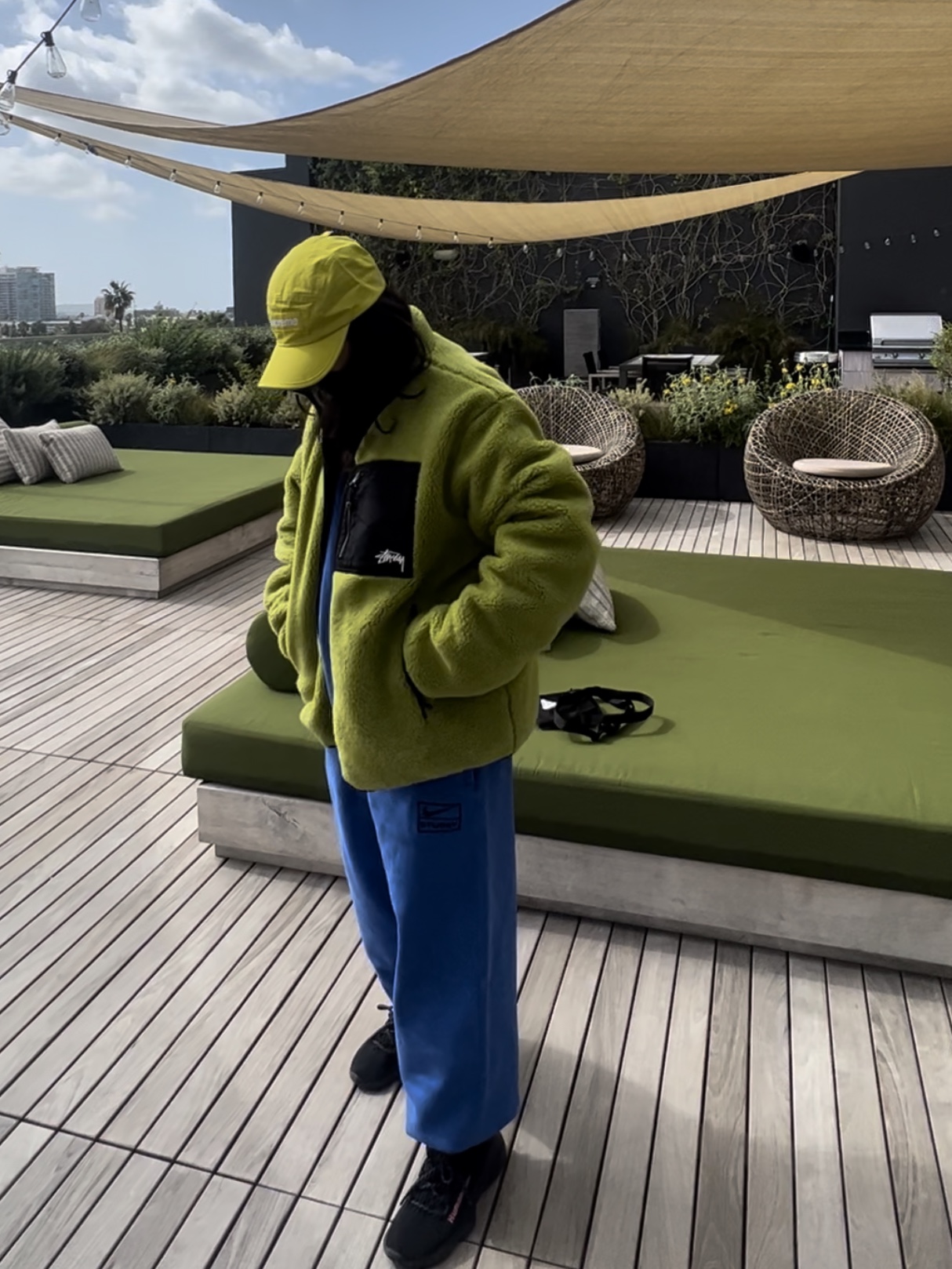 Supreme Ventile Camp Cap Sulfur - 22FW, Nike x Stussy NRG Acid Washed Fleece Pants Game Royal (DR4025-480) 착용 스타일 - 2