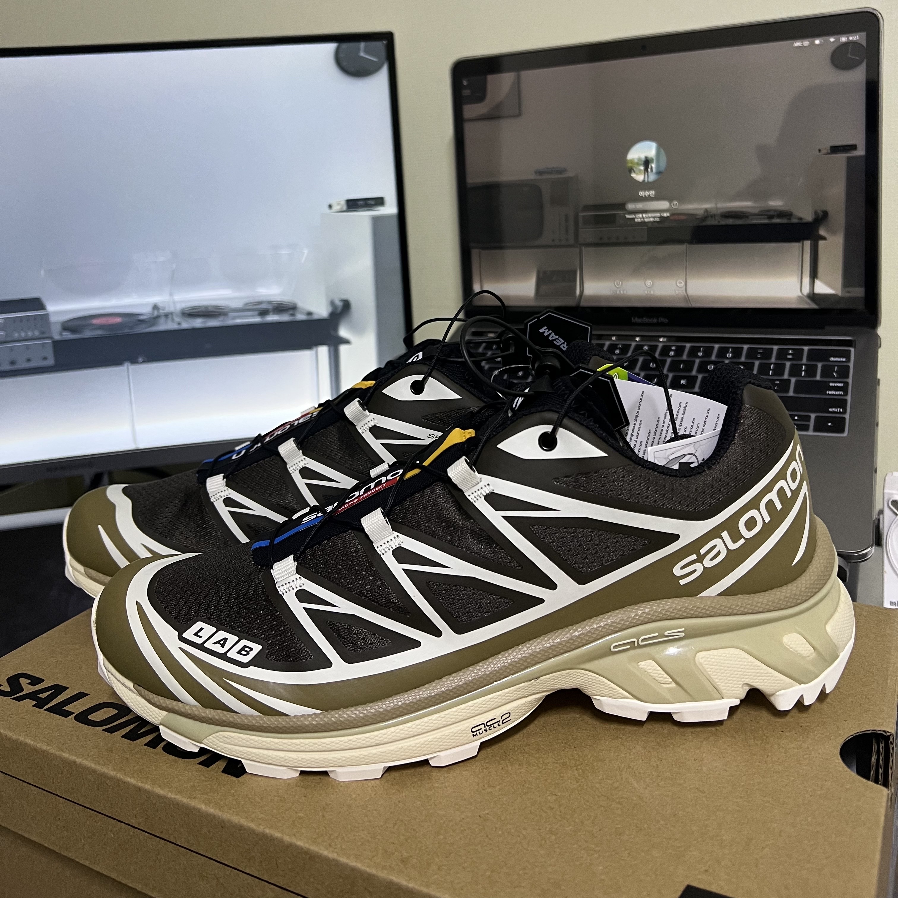 Salomon XT-6 Kangaroo Vanilla Ice 착용 스타일