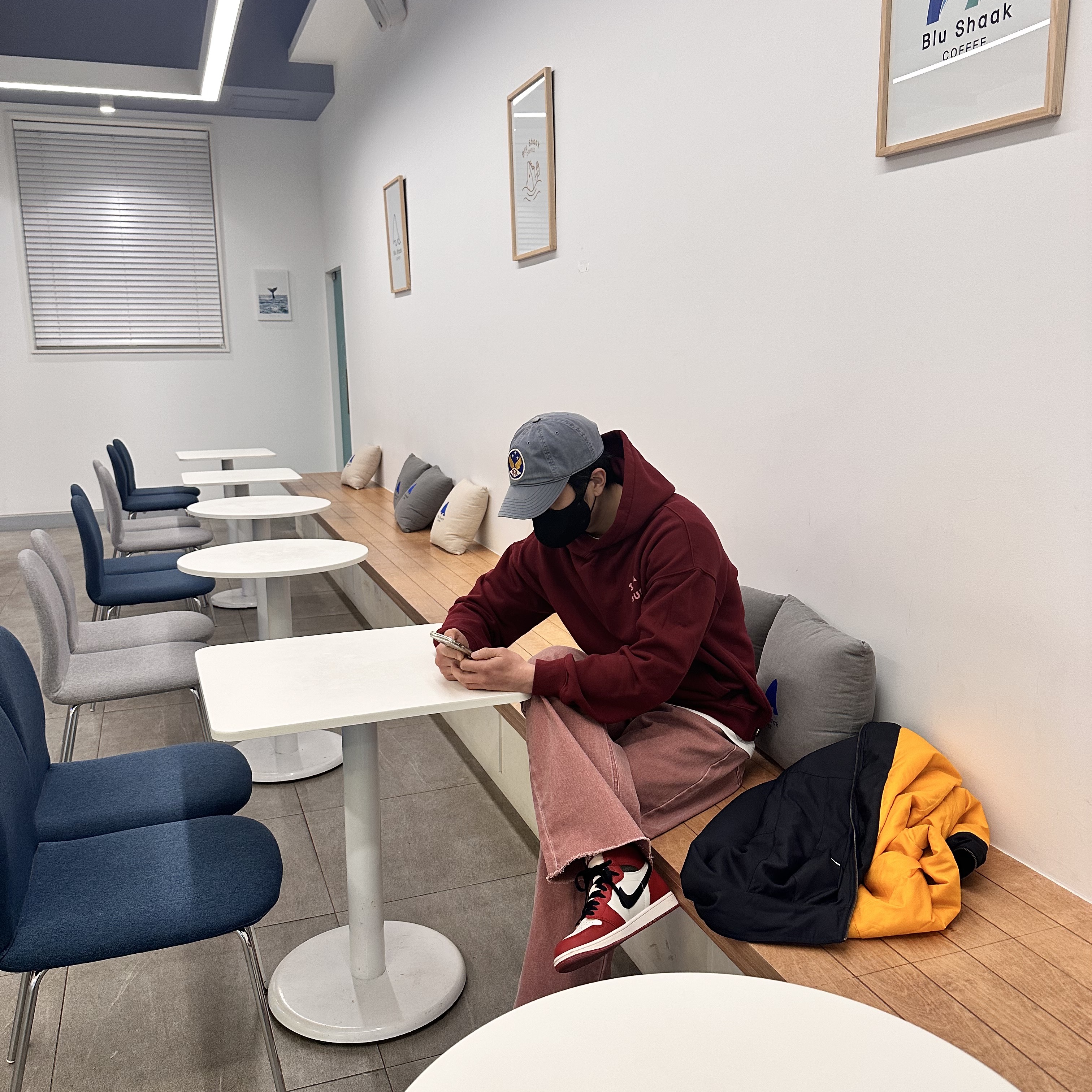 IAB Studio Hoodie Raspberry, Double RL Garment Dyeing Twill Ball Cap Blue 착용 스타일