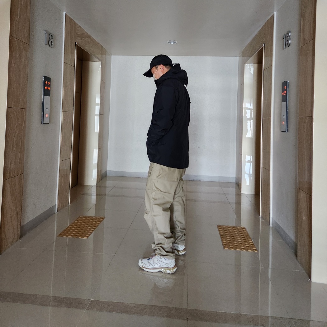 Arc'teryx Beta LT Jacket Black, Salomon XT-6 Turtledove 착용 스타일