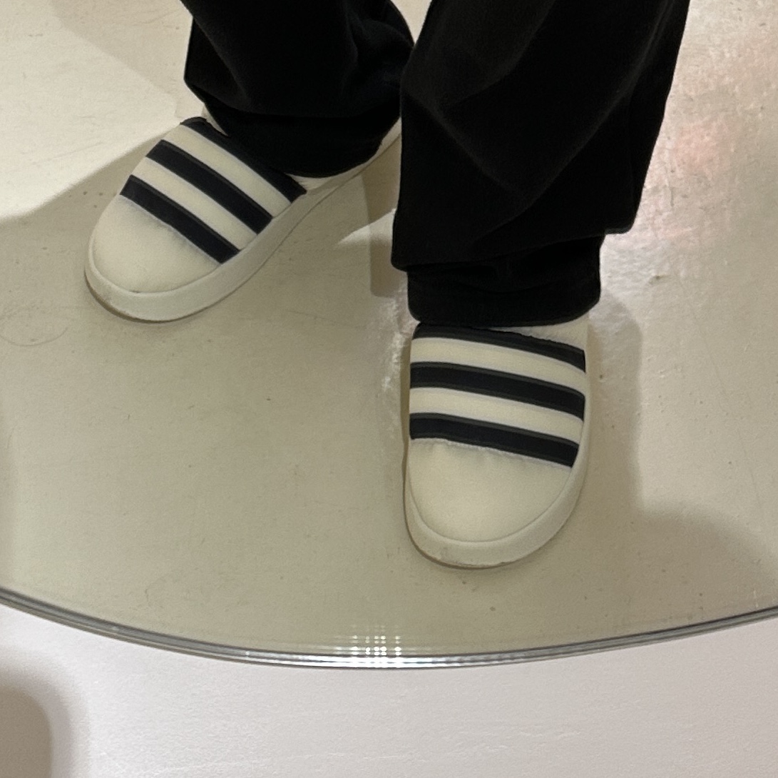 Adidas Puffylette Off White 착용 스타일