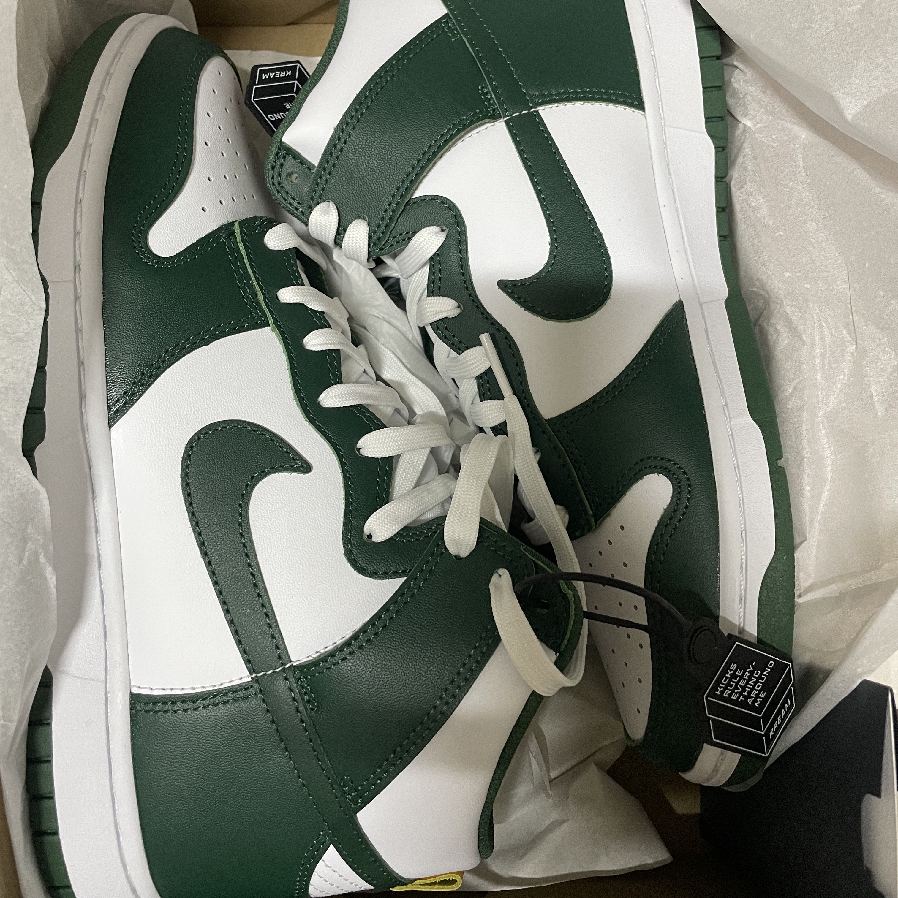 Nike Dunk High Retro Noble Green 착용 스타일
