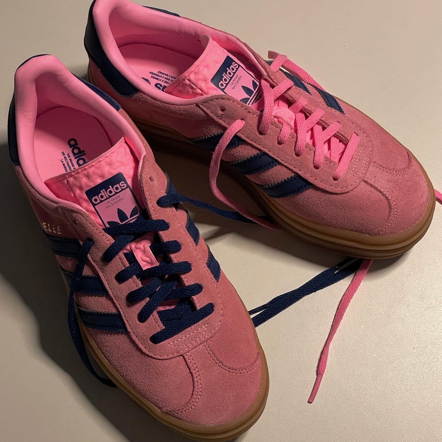 (W) Adidas Gazelle Bold Pink Glow Victory Blue 착용 스타일