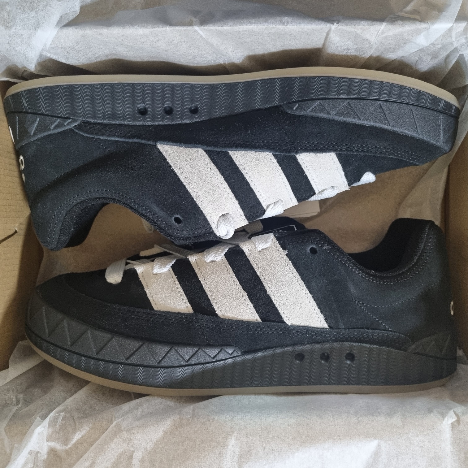 Adidas Adimatic Core Black Crystal White 착용 스타일