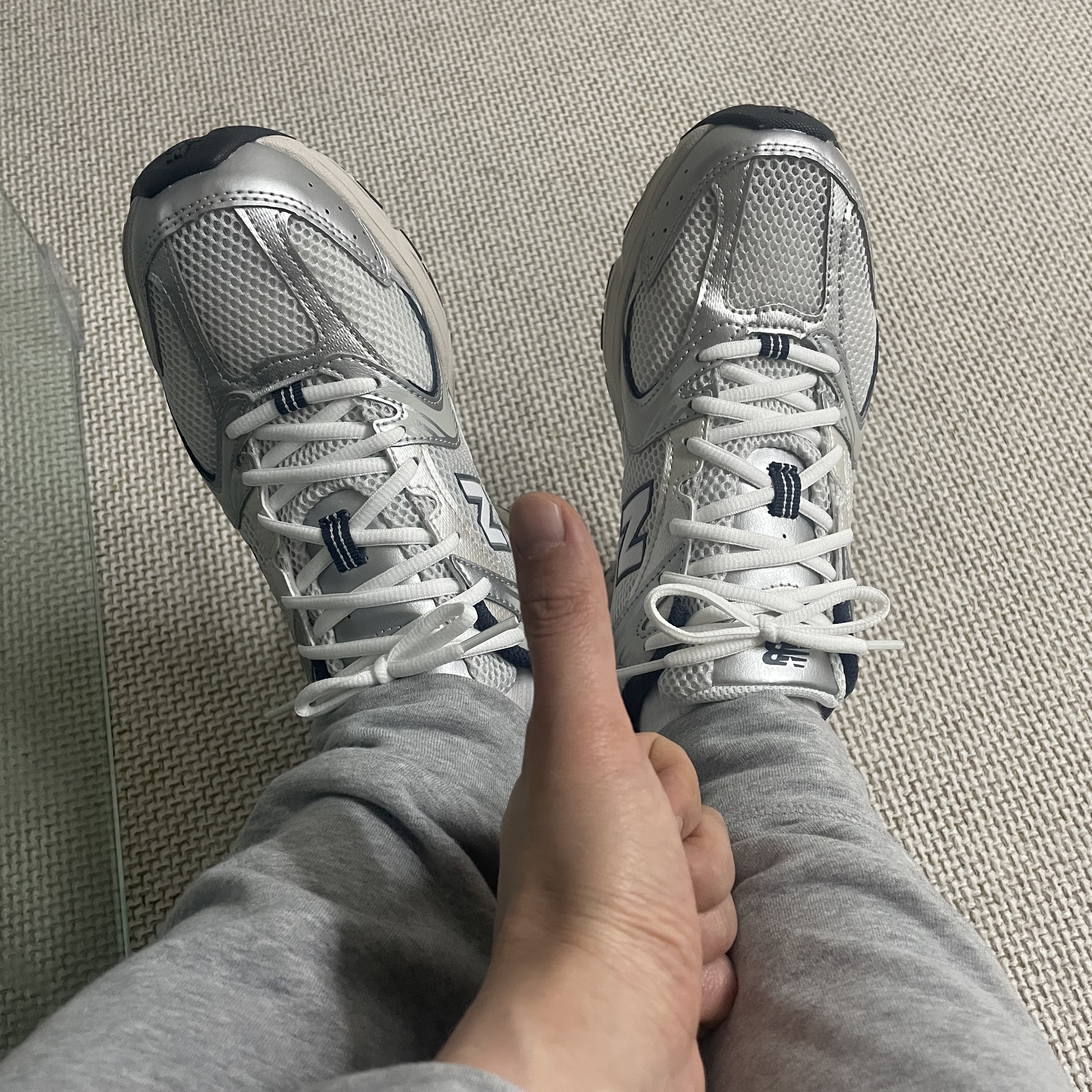 New Balance 530 Steel Grey 착용 스타일