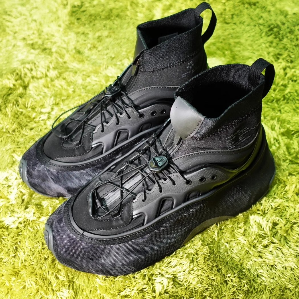 Adidas x Mr. Baeley Ozmorphis Core Black Grey Six 착용 스타일 - 1
