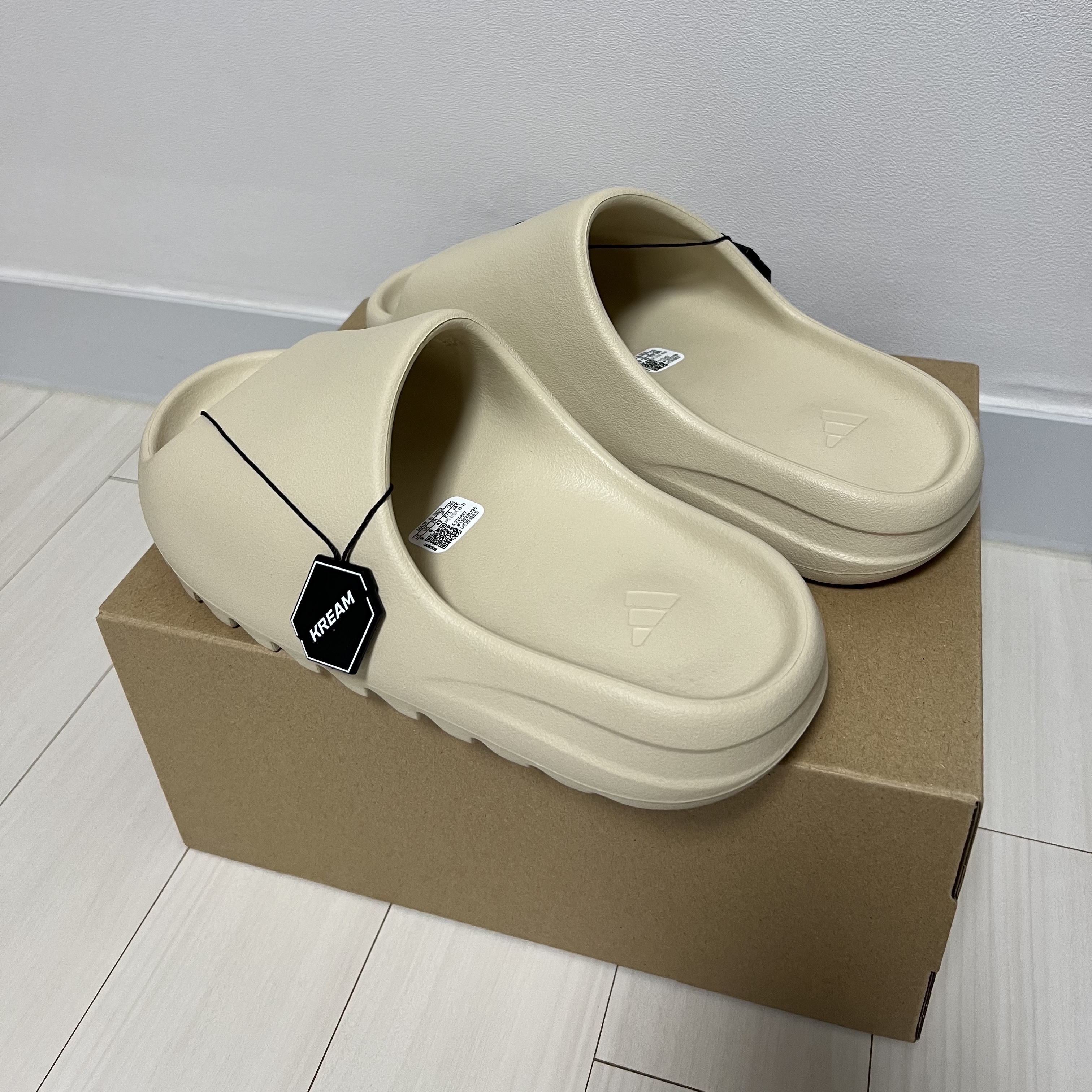 Adidas Yeezy Slide Bone 2022/2023 착용 스타일