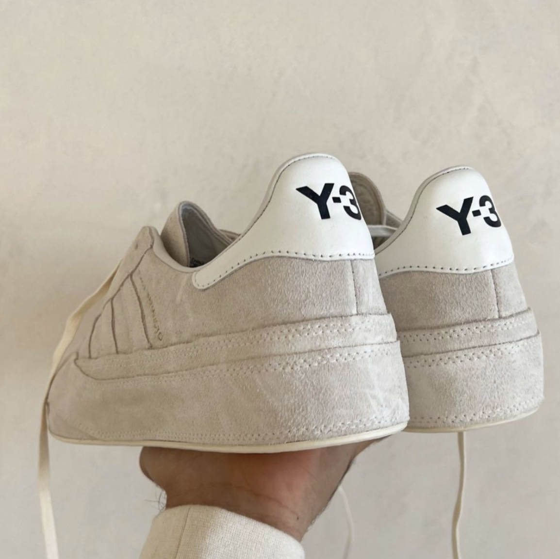 Y-3 Gazelle Cream White 착용 스타일
