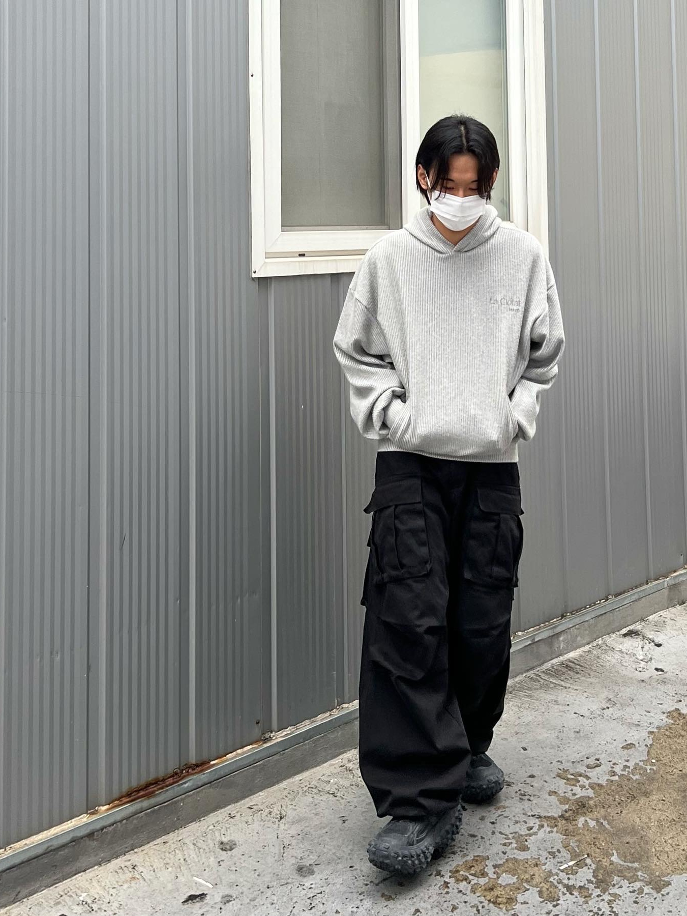 Balenciaga Defender Sneakers Black 착용 스타일 - 2
