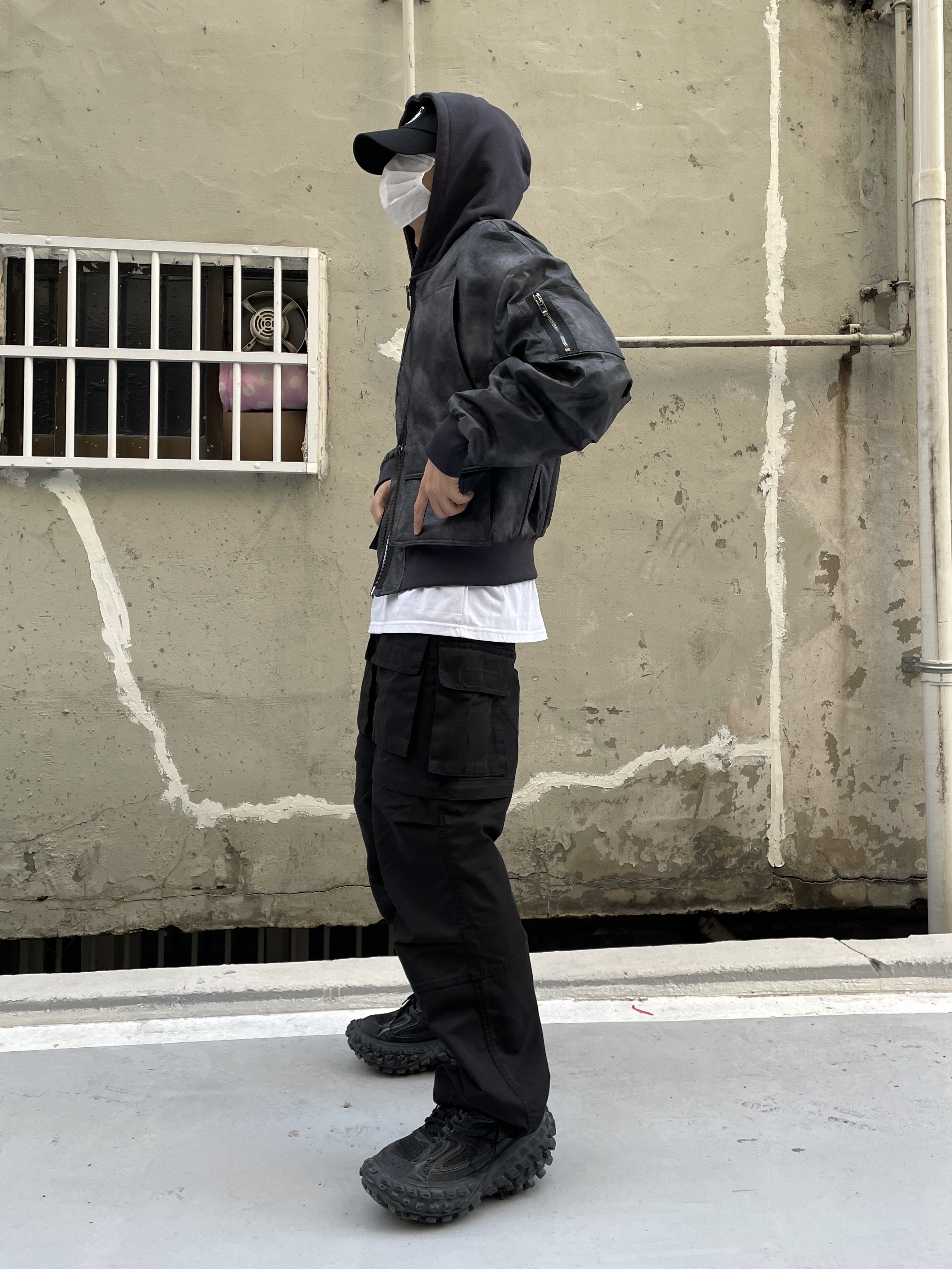 Balenciaga Defender Sneakers Black 착용 스타일 - 3