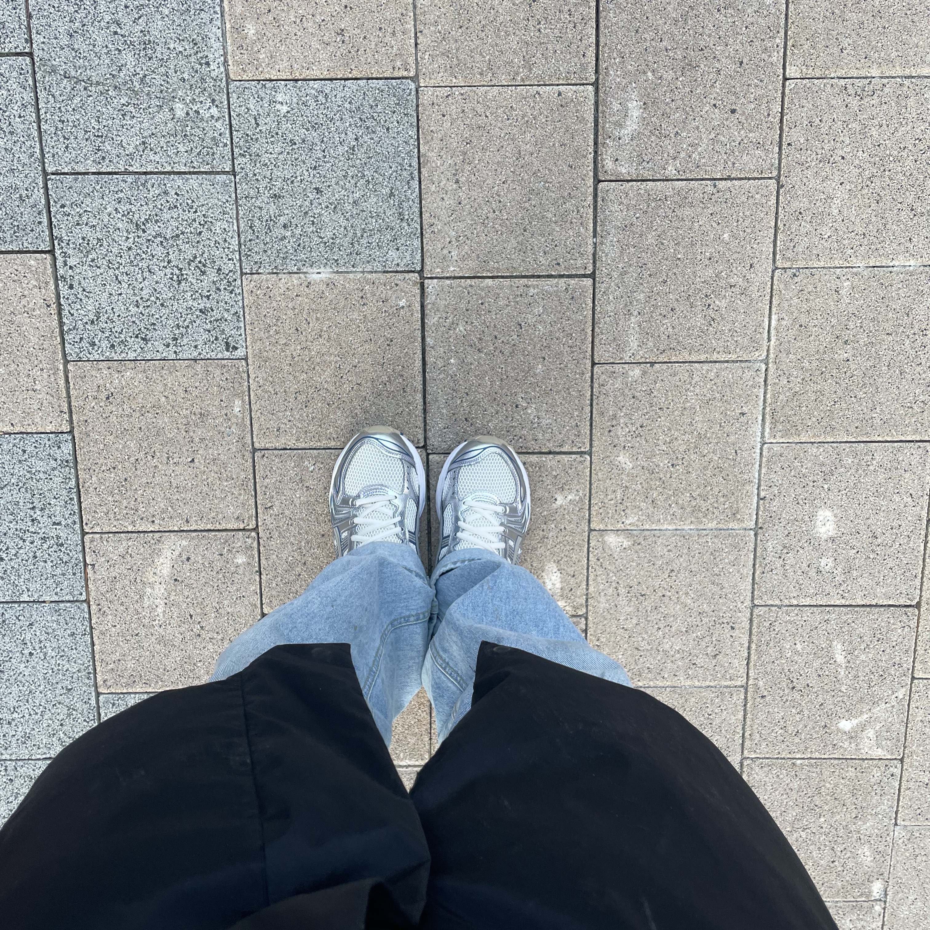Asics Gel-Kayano 14 Cream Pure Silver 착용 스타일 - 2
