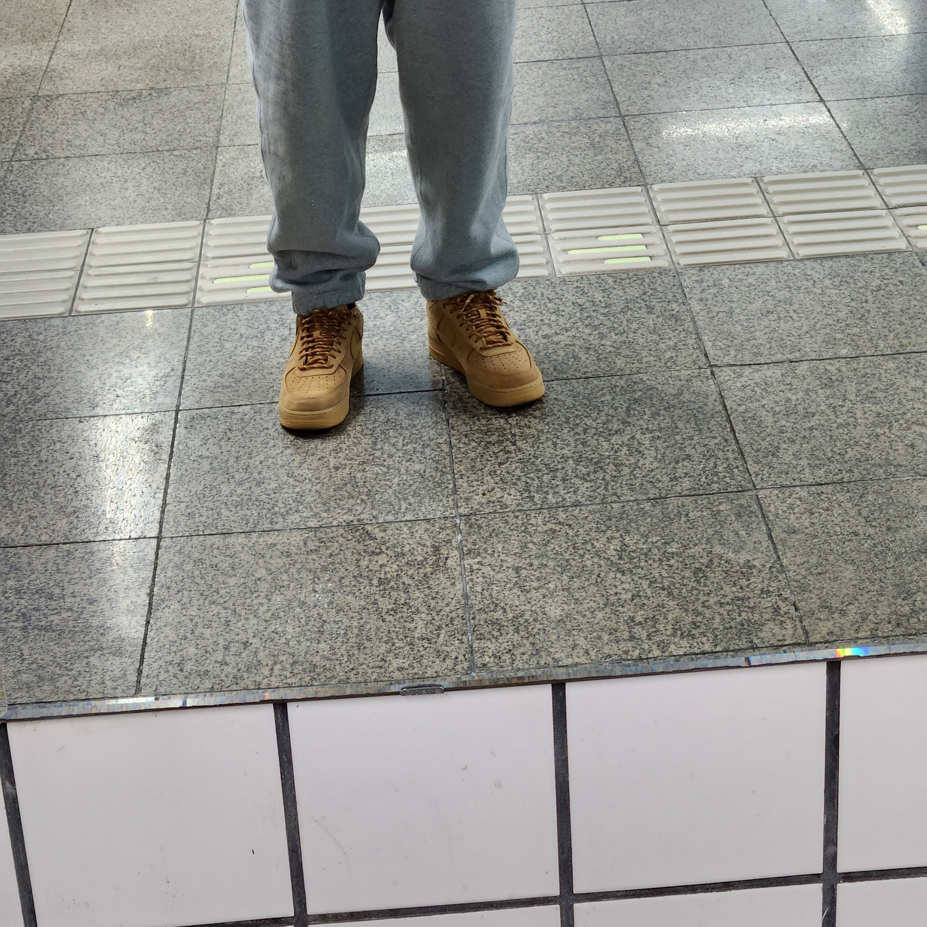 Nike Air Force 1 '07 WB Flax 착용 스타일