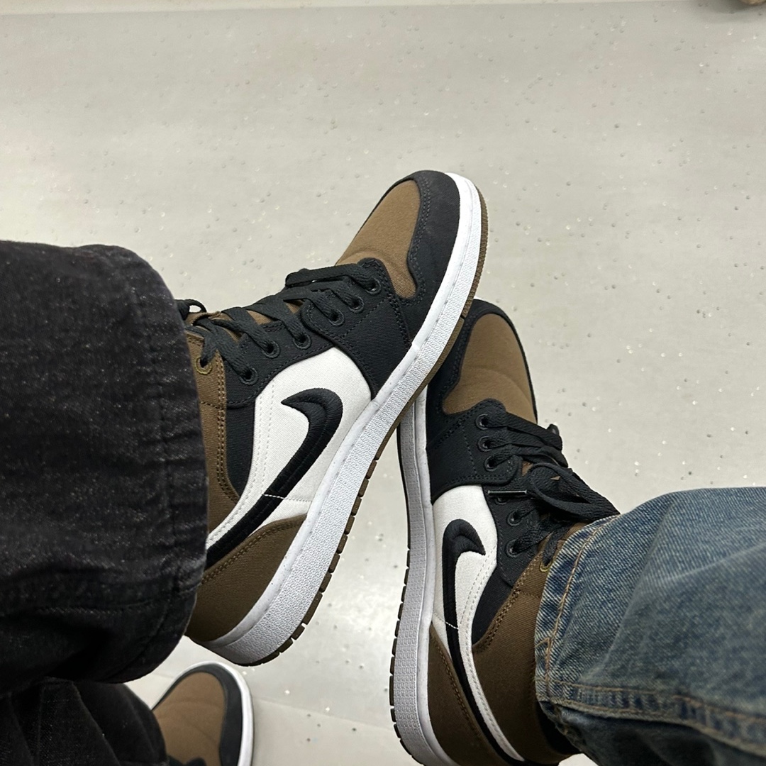 (W) Jordan 1 Mid SE Light Olive Black 착용 스타일 - 1
