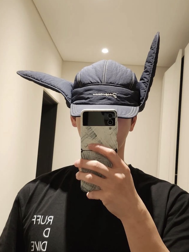 Jacquemus La Cagoule Bricciola Puffed Ear Flap Hat Navy 착용 스타일 - 1