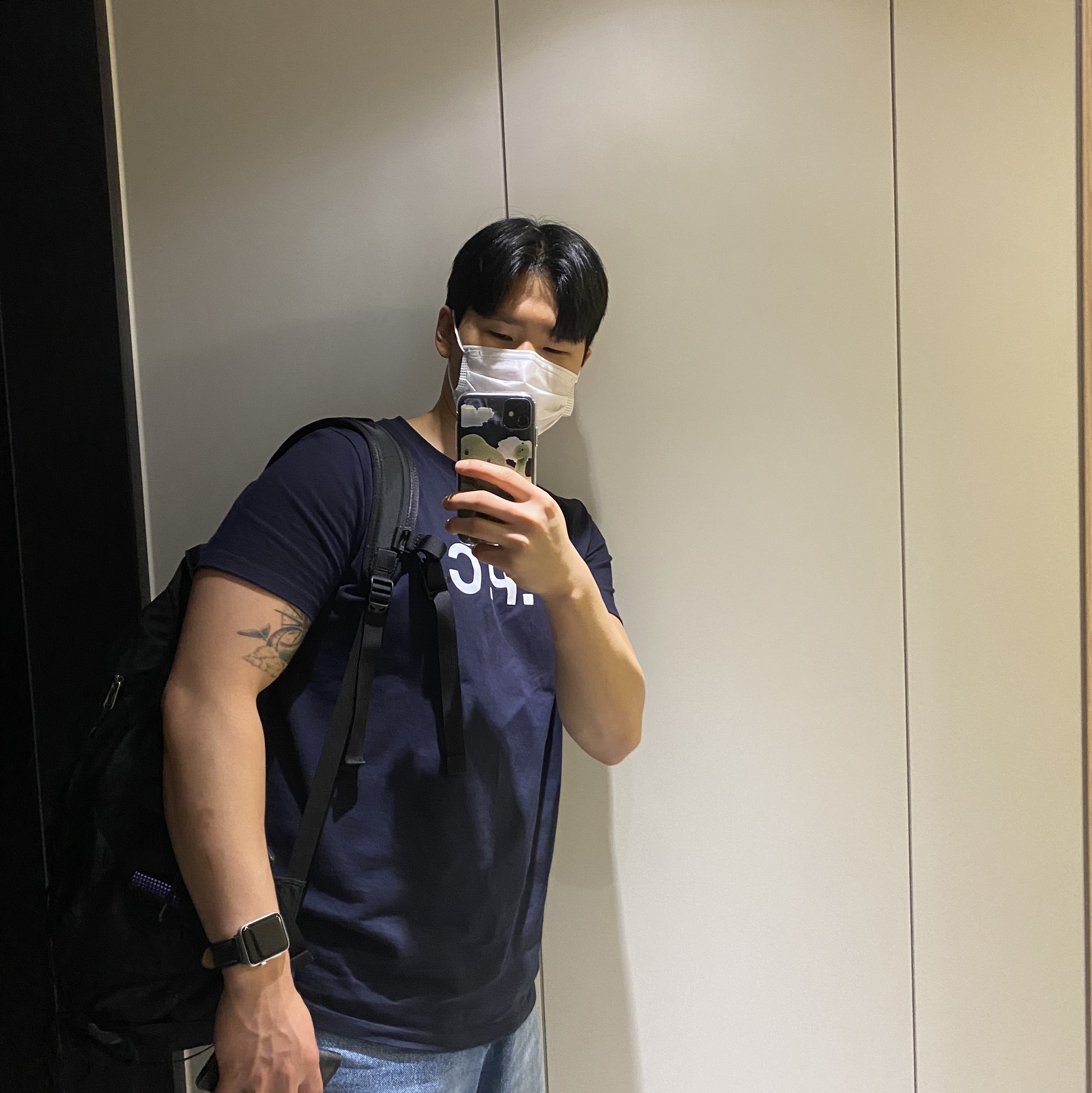 A.P.C. VPC T-Shirt Dark Navy 착용 스타일 - 2