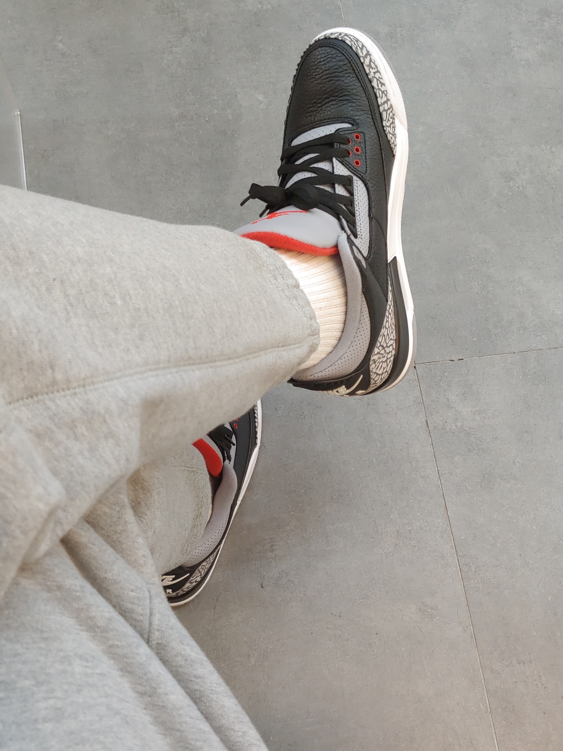 Nike M NRG Sweatpants Dark Grey Heather, Jordan 3 Retro OG Black Cement 2018 착용 스타일 - 2