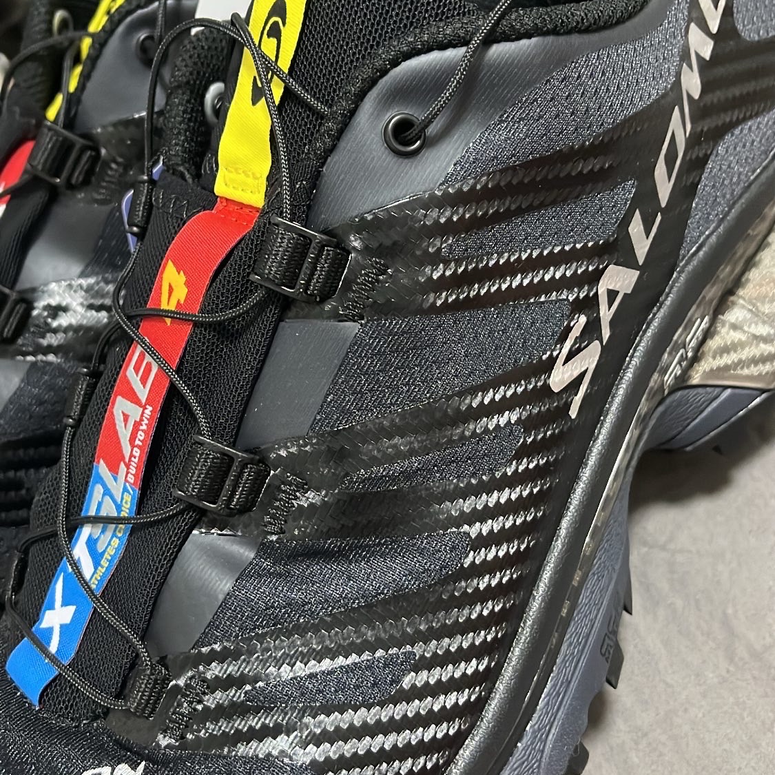 Salomon XT-4 Black Silver Metallic 착용 스타일