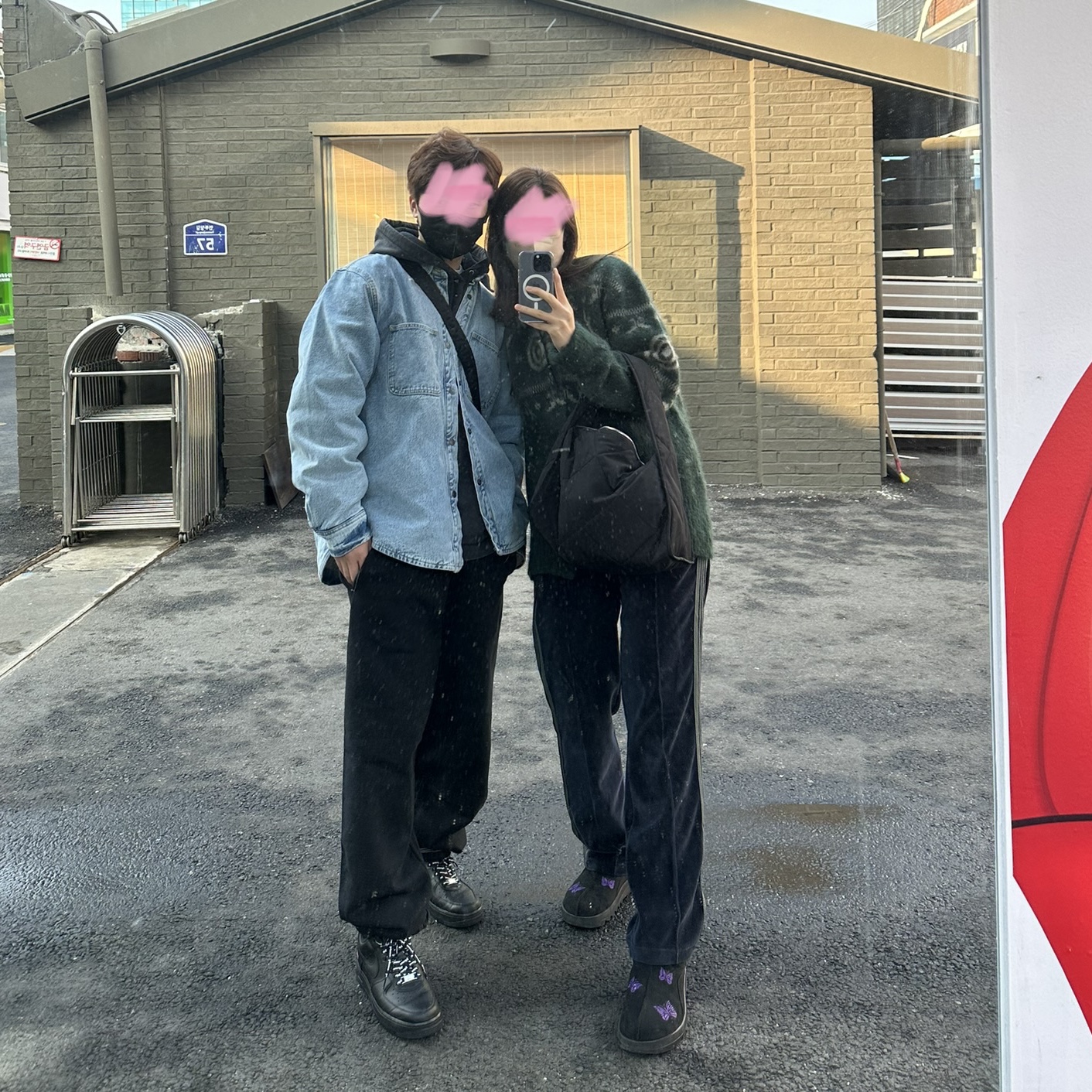 Needles Narrow Track Pants Velour Navy, Reebok x Needles Beatnik Moc Core Black Extreme Purple 착용 스타일